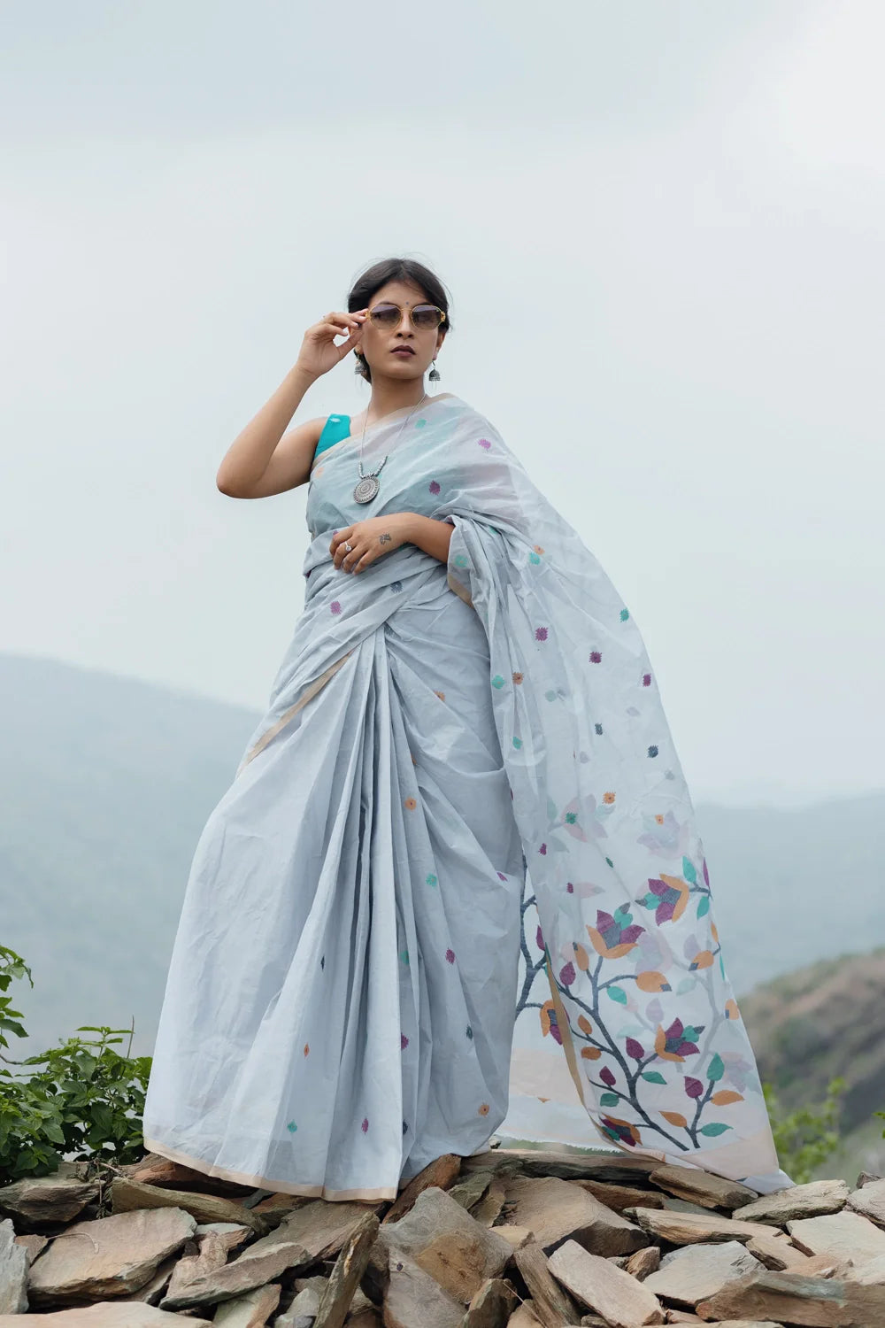 Handloom Blue Pure Cotton Jamdani Saree with Floral Motifs