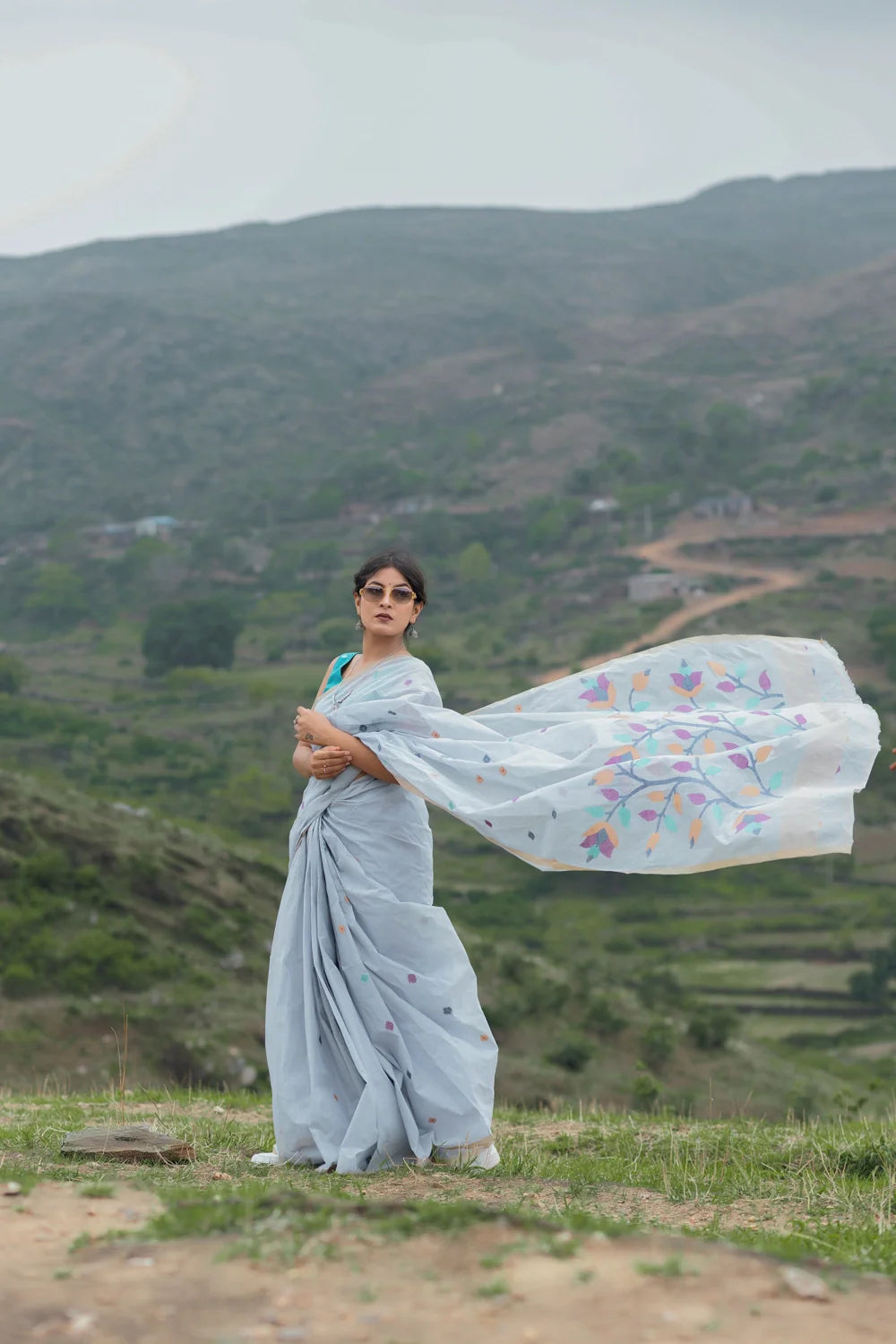 Handloom Blue Pure Cotton Jamdani Saree with Floral Motifs