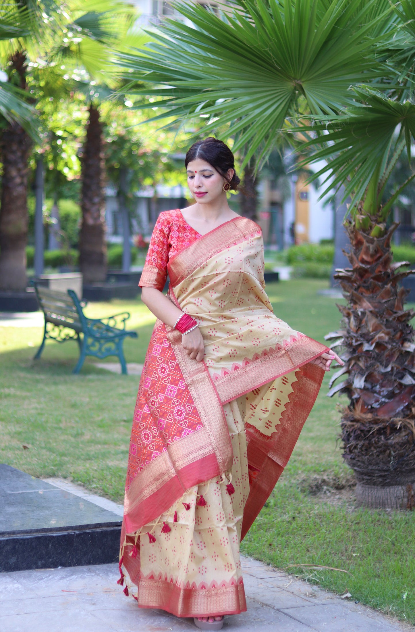 Cream Zari Woven Raw Silk Patola saree