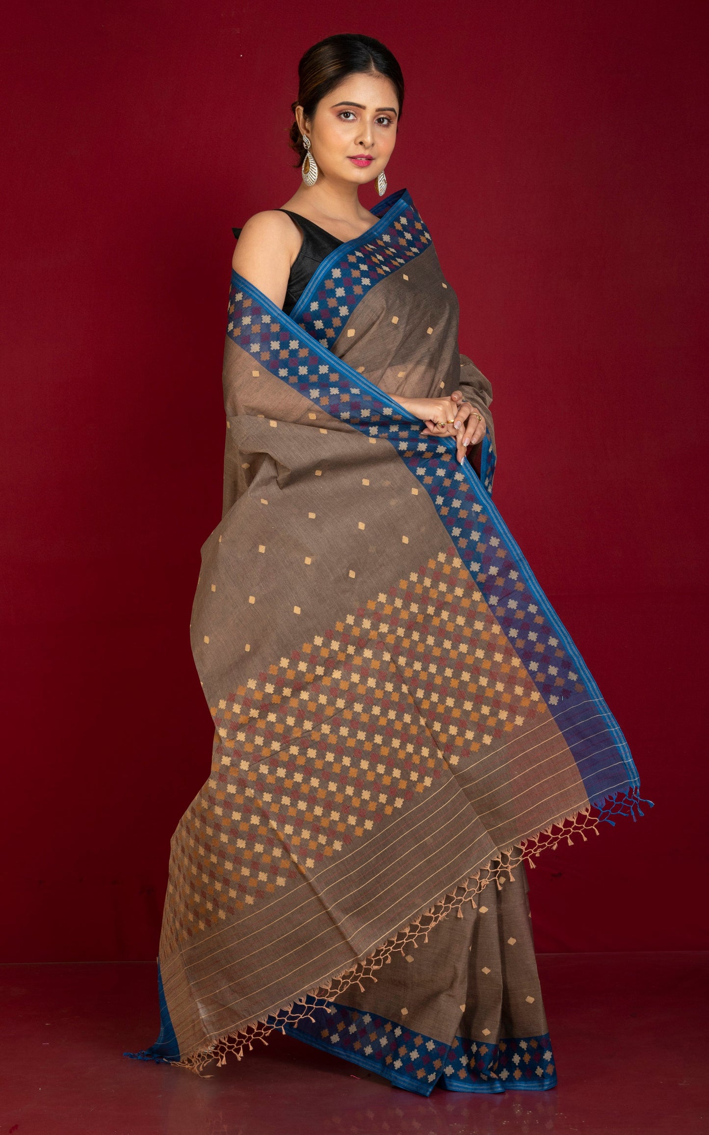 Premium Quality Double Warp Cotton Jamdani Saree in Dual Tone Warm Grey, Blue and Multicolored