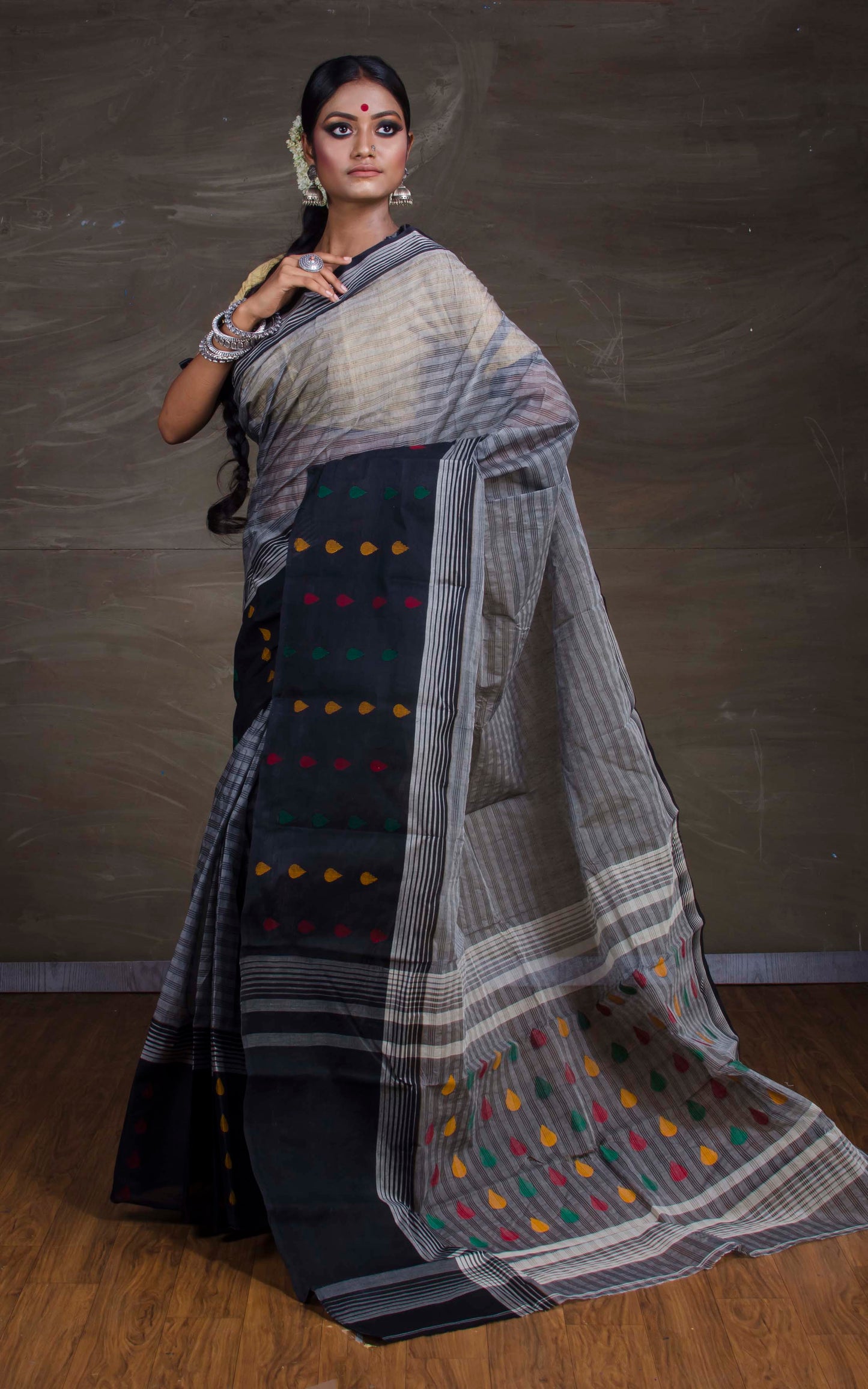 Bengal Handloom Cotton Bomkai Saree in Grey and Black