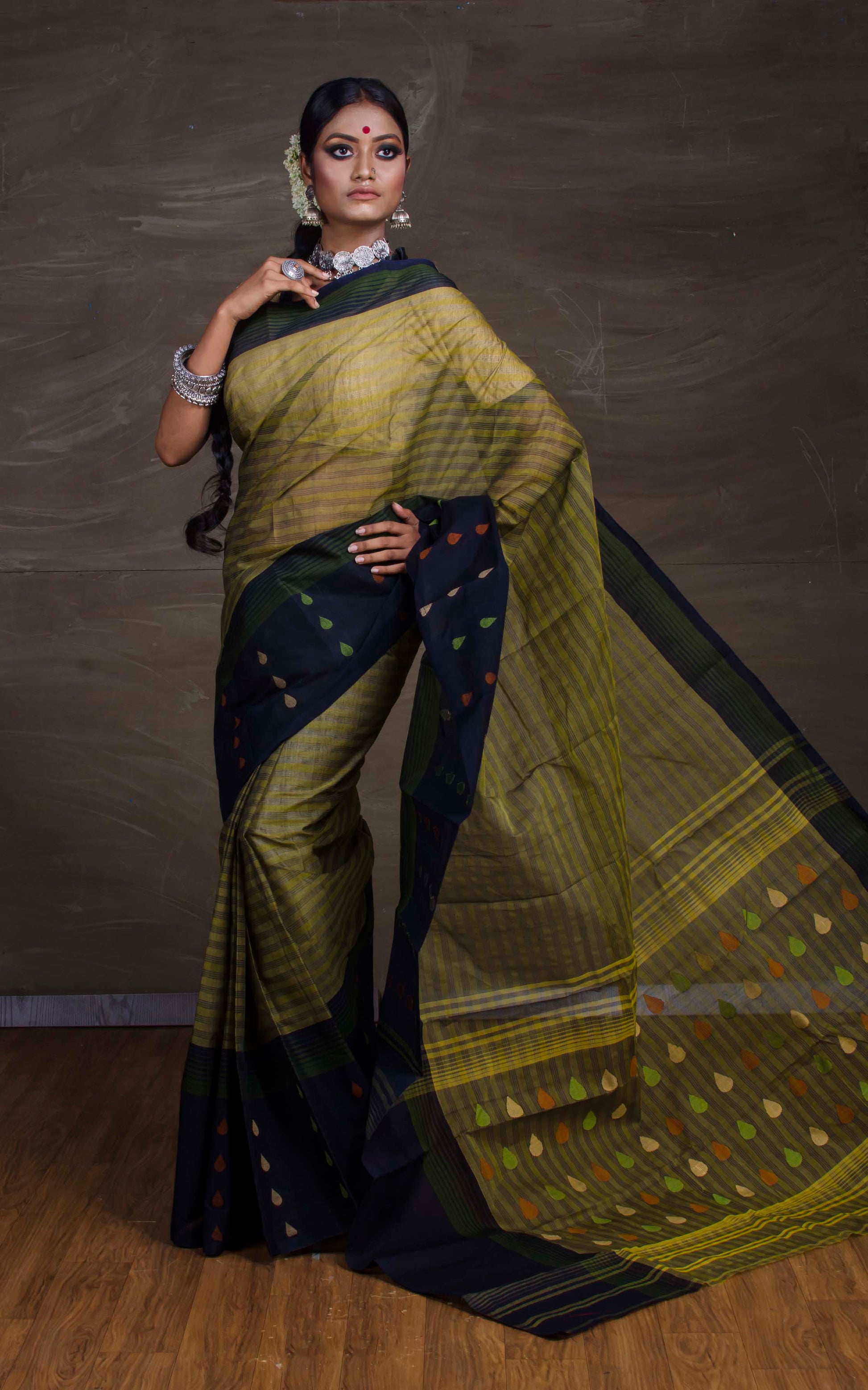 Bengal Handloom Cotton Bomkai Saree in Moss Green