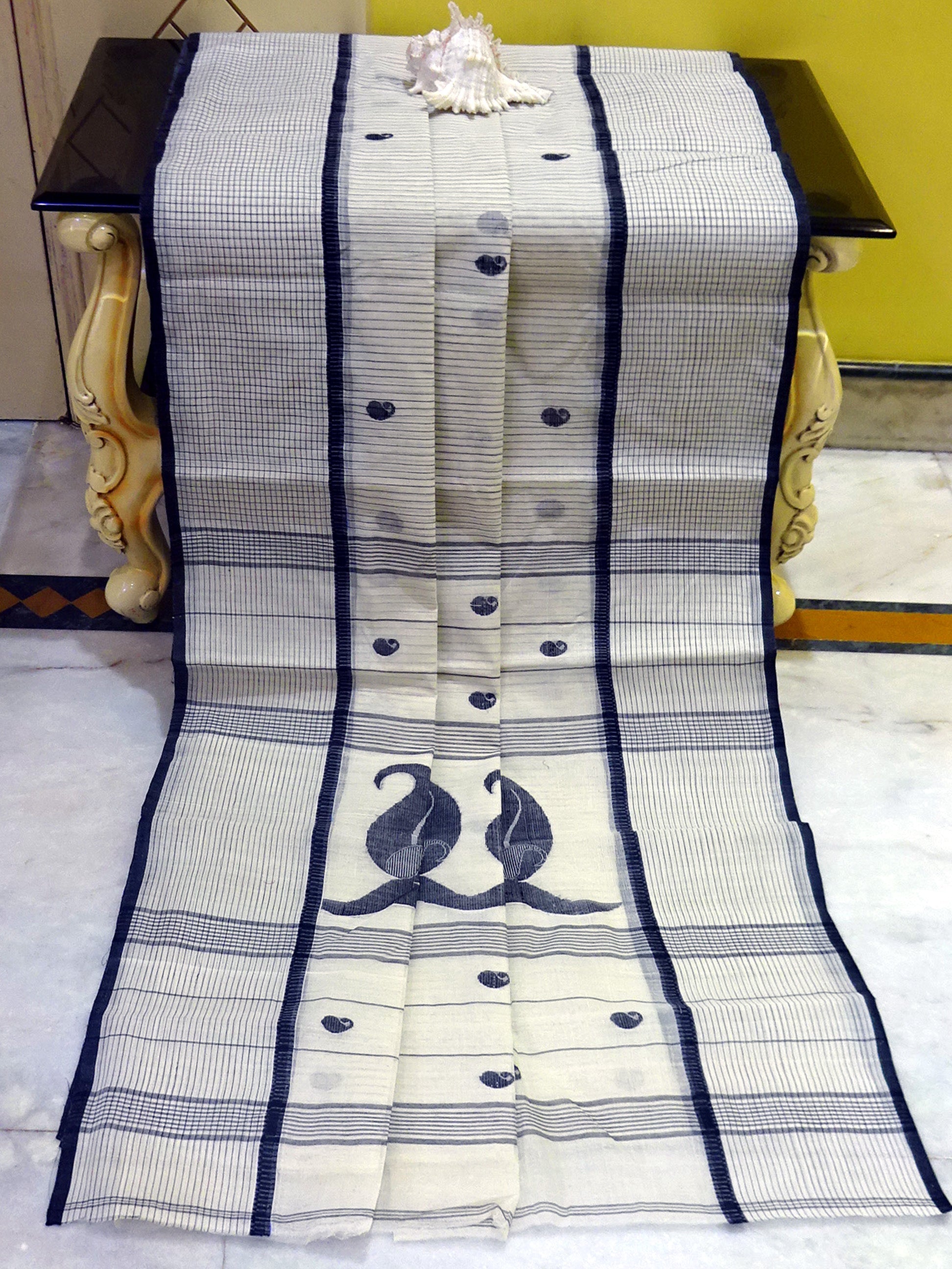 Premium Quality Bengal Handloom Cotton Saree in White and Black