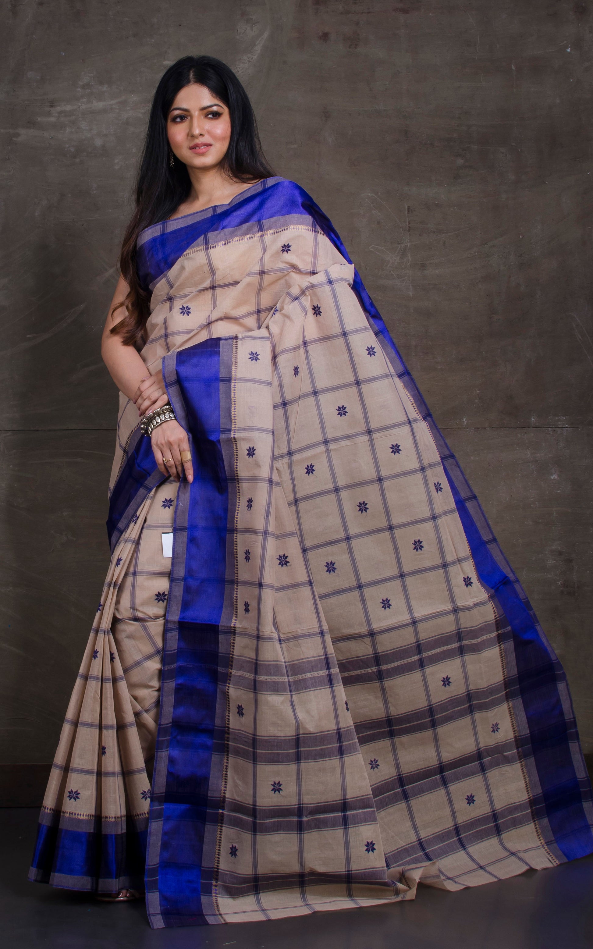 Bengal Handloom Begampuri Checks Cotton Saree in Mud Grey and Dark Blue