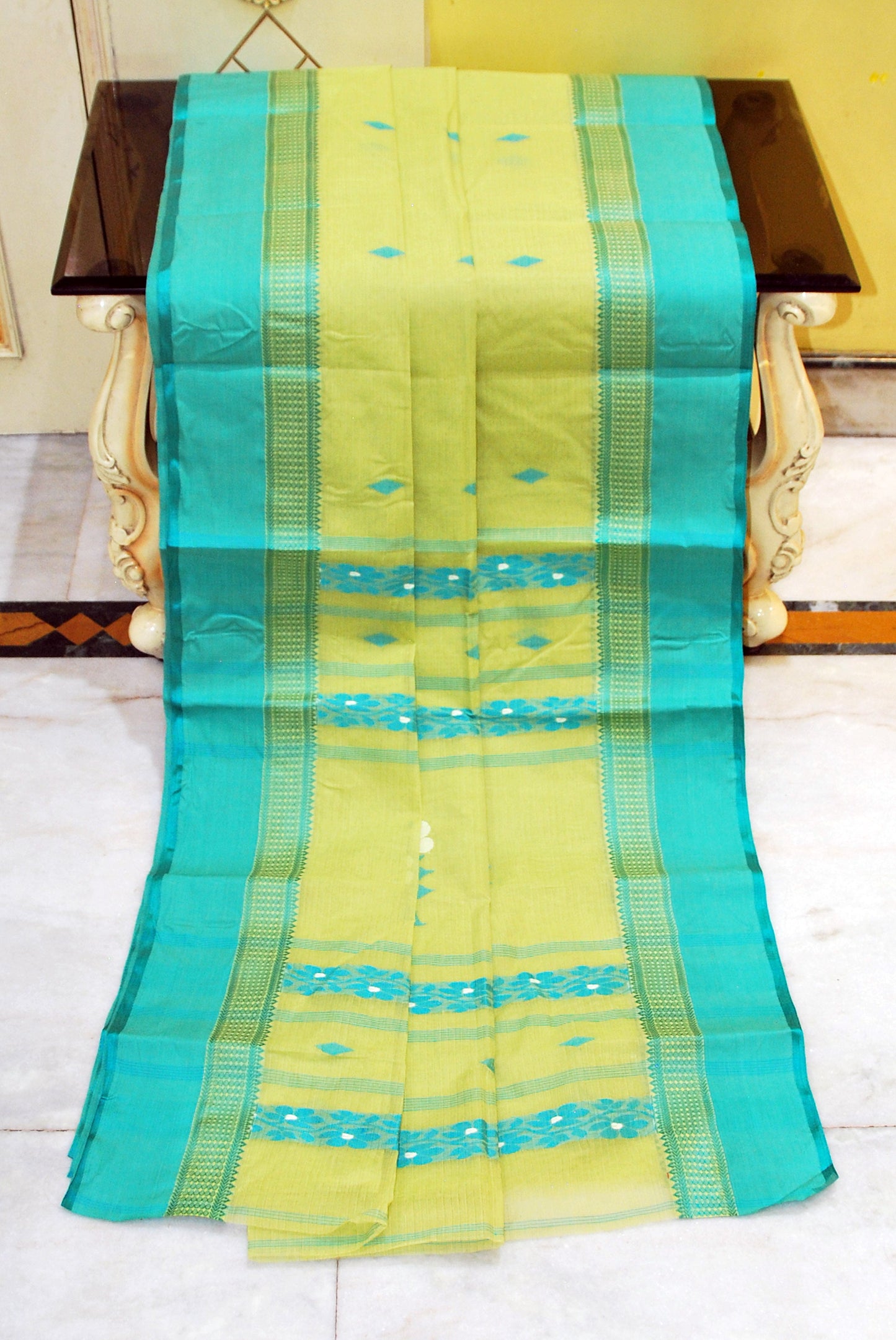 Woven Matta Nakshi Border Premium Quality Bengal Handloom Cotton Saree in Pea soup Green, Teal Green and Off White