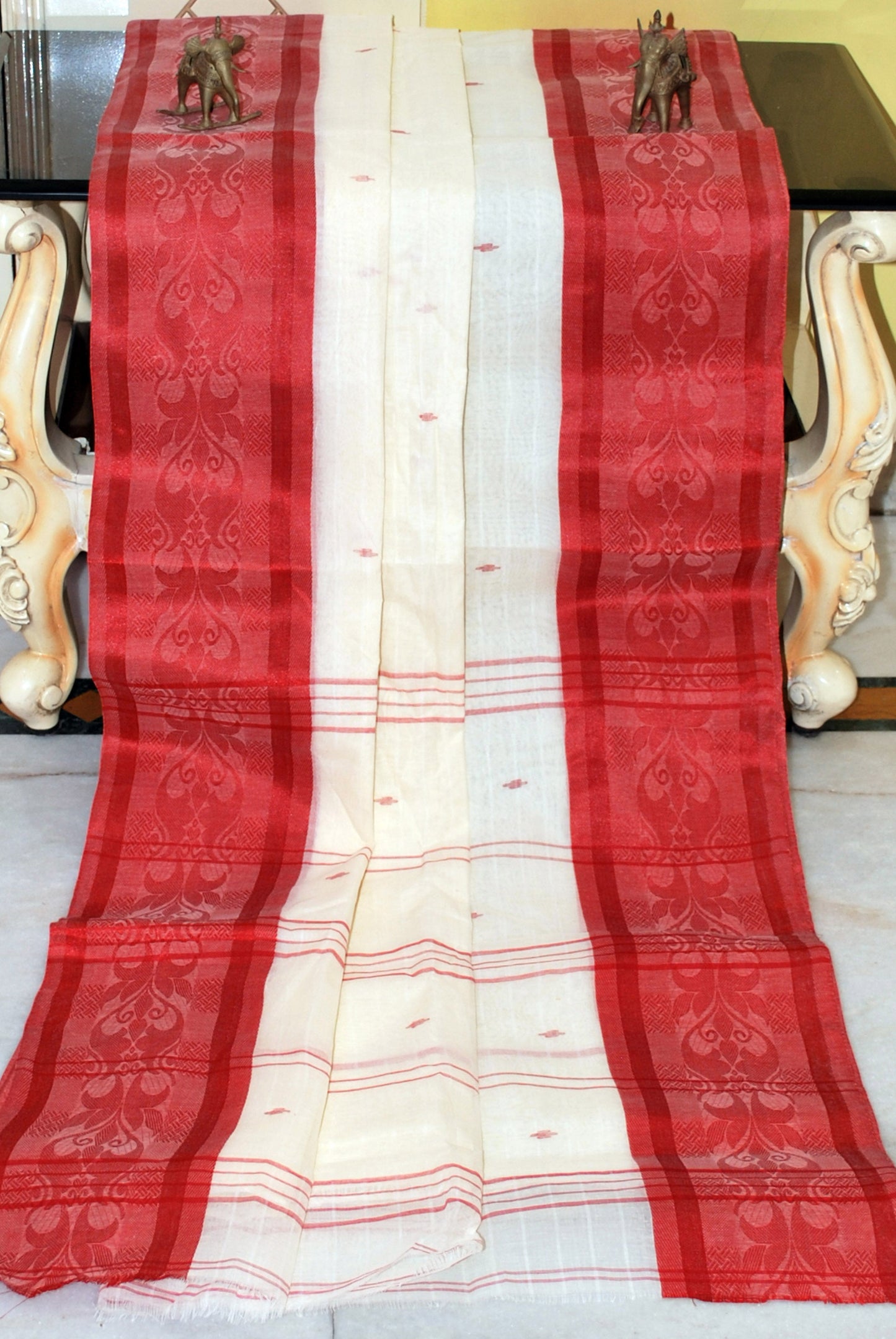 Sil Nakshi Border Bengal Handloom Cotton Saree in Off White and Red