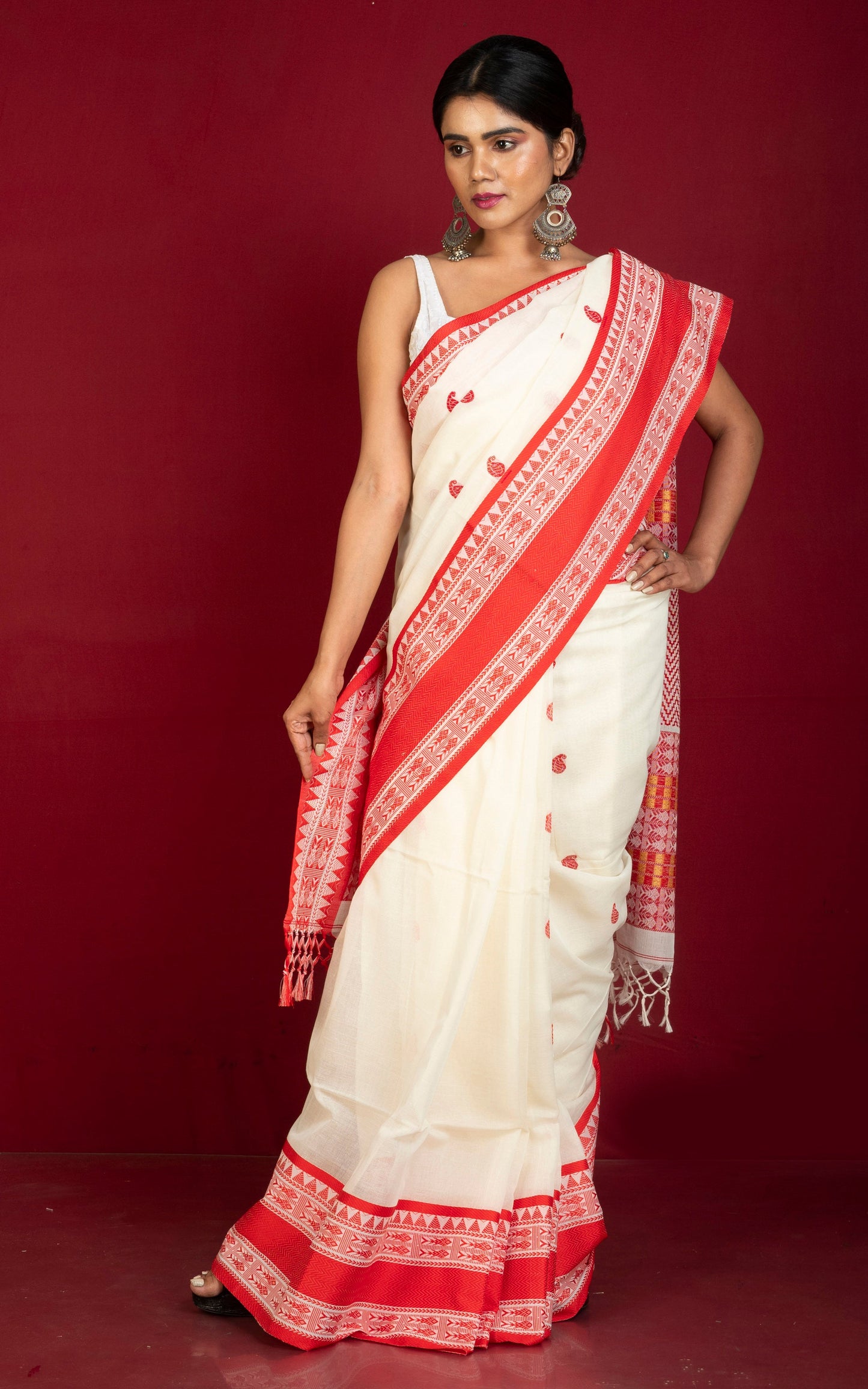 Nakshi Skirt Border Work Soft Cotton Bomkai Saree in Off White, Red and Beige