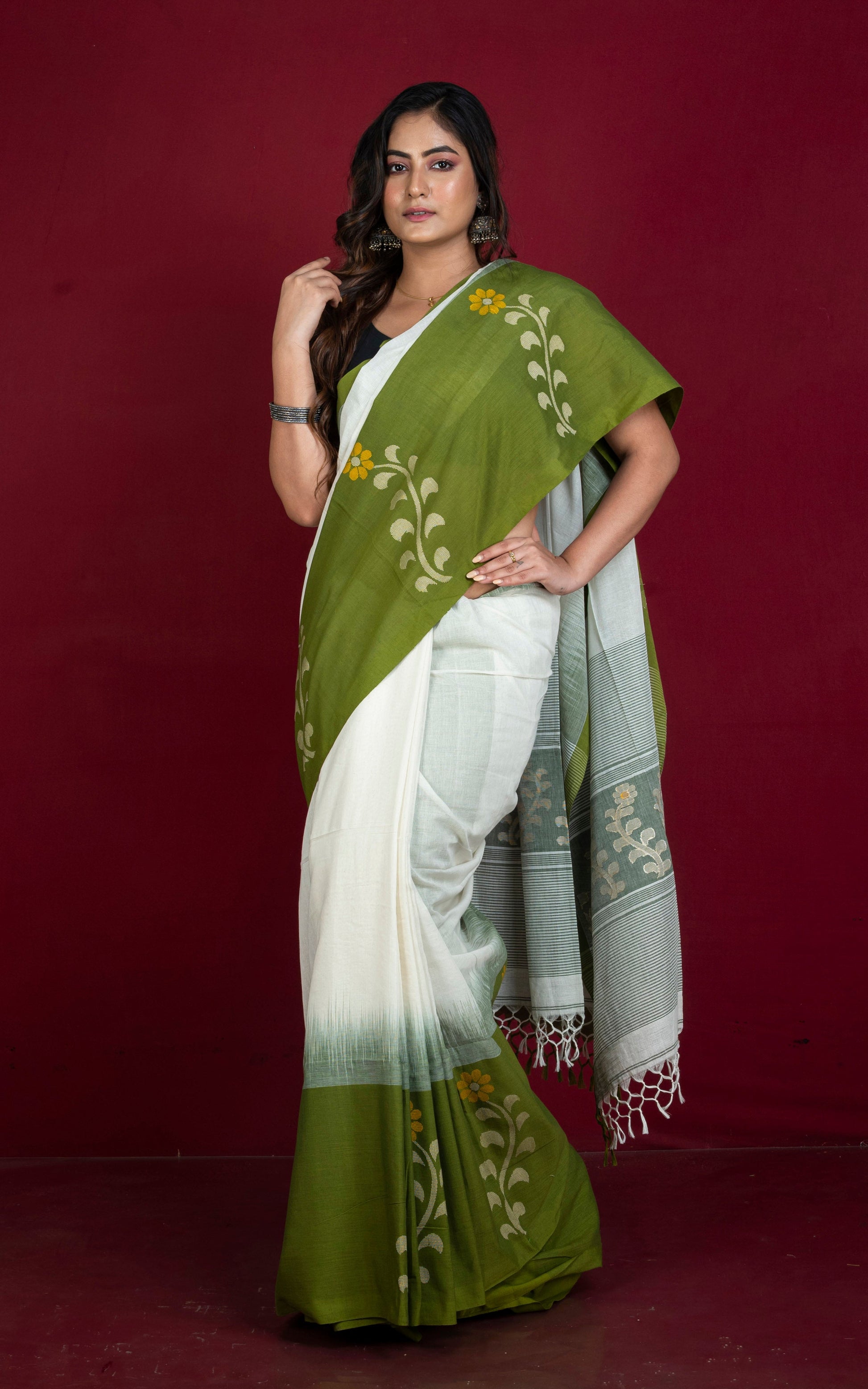 Premium Quality Double Warp Khaddar Kadiyal Skirt Border Jamdani Saree in Off White and Olive Green