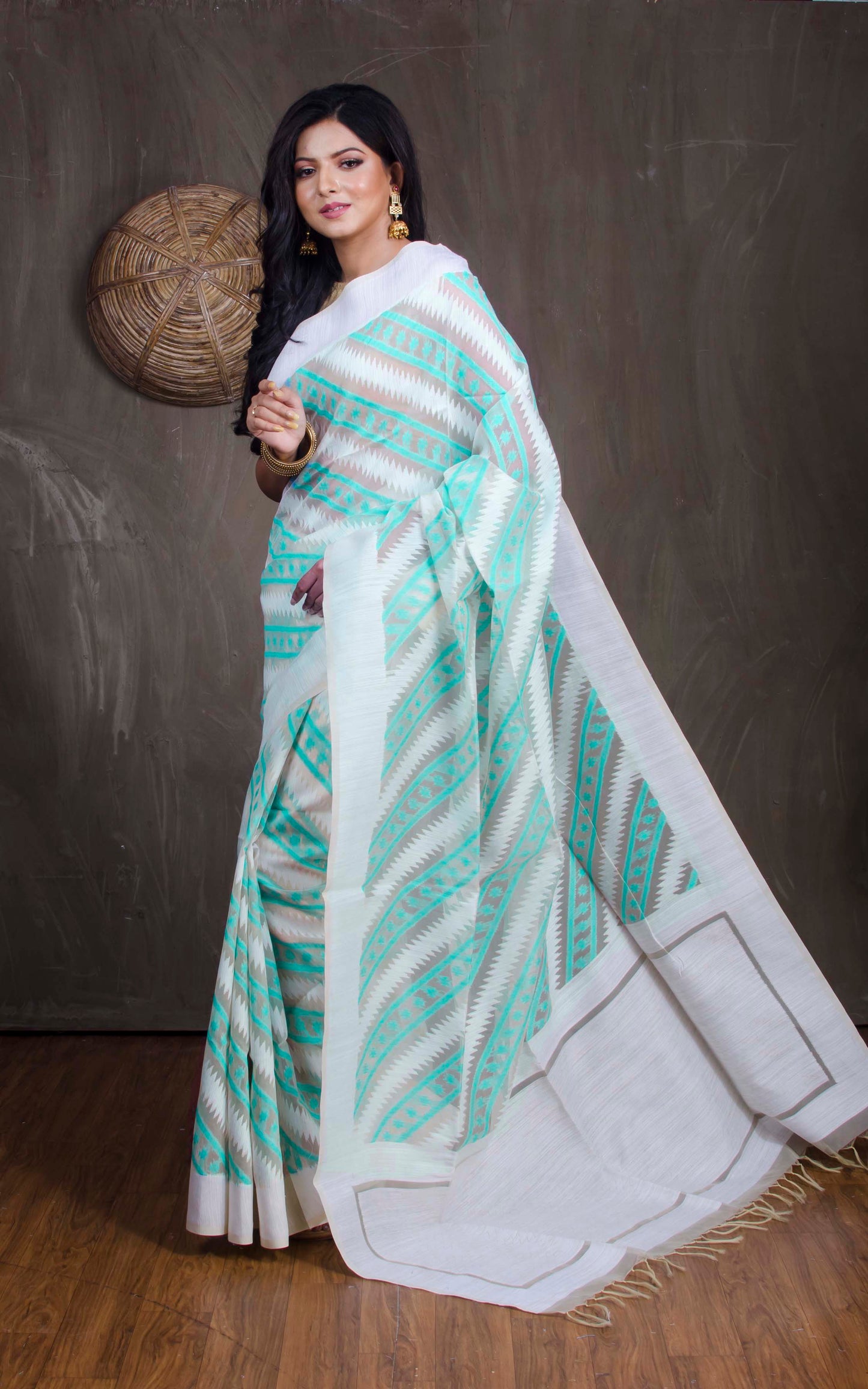 Blended Cotton Muslin Jamdani Saree in White and Sea Green