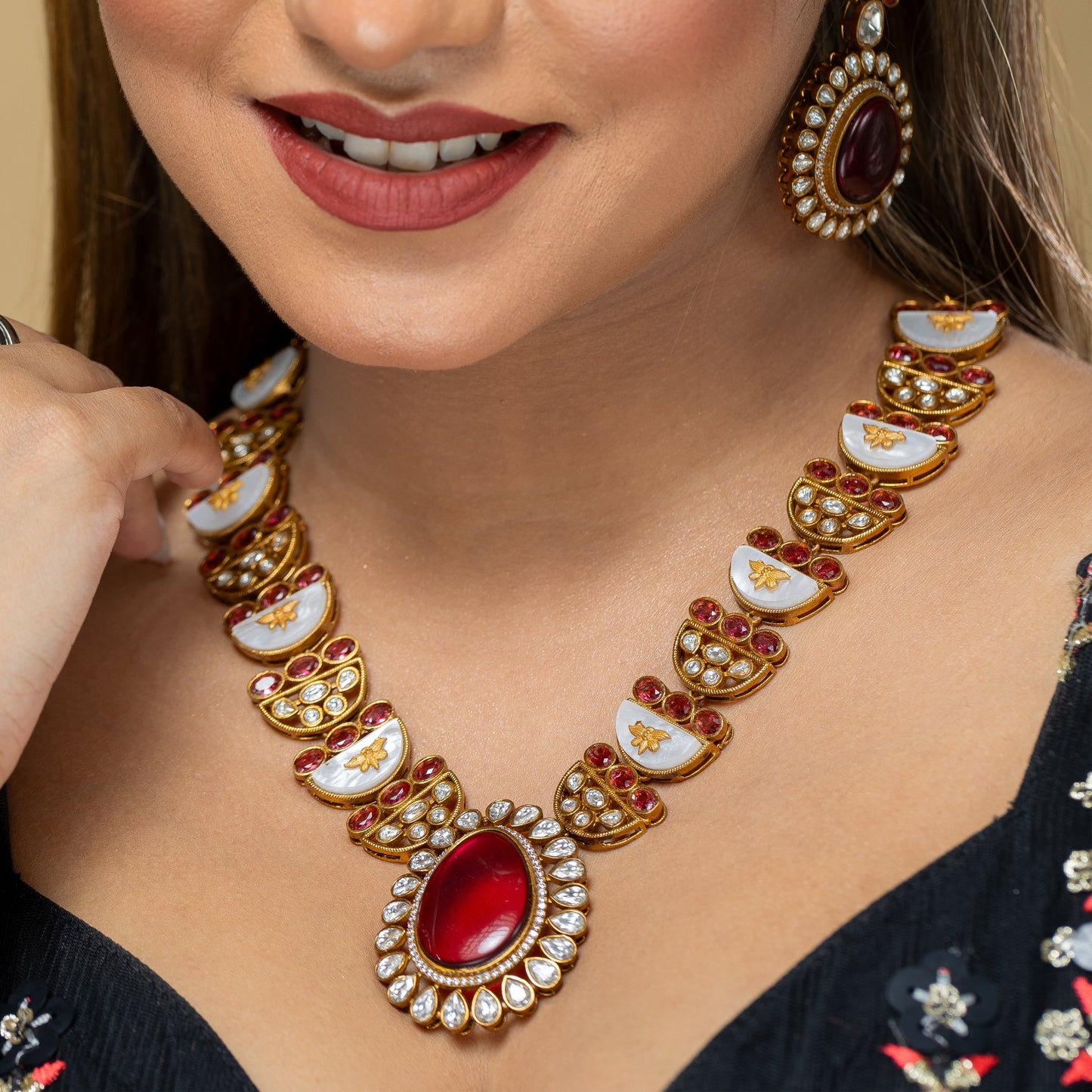 Zevar Club Sleek Streamlined Red and white Kundan fine work Jewellery Set (18K Gold Plated)