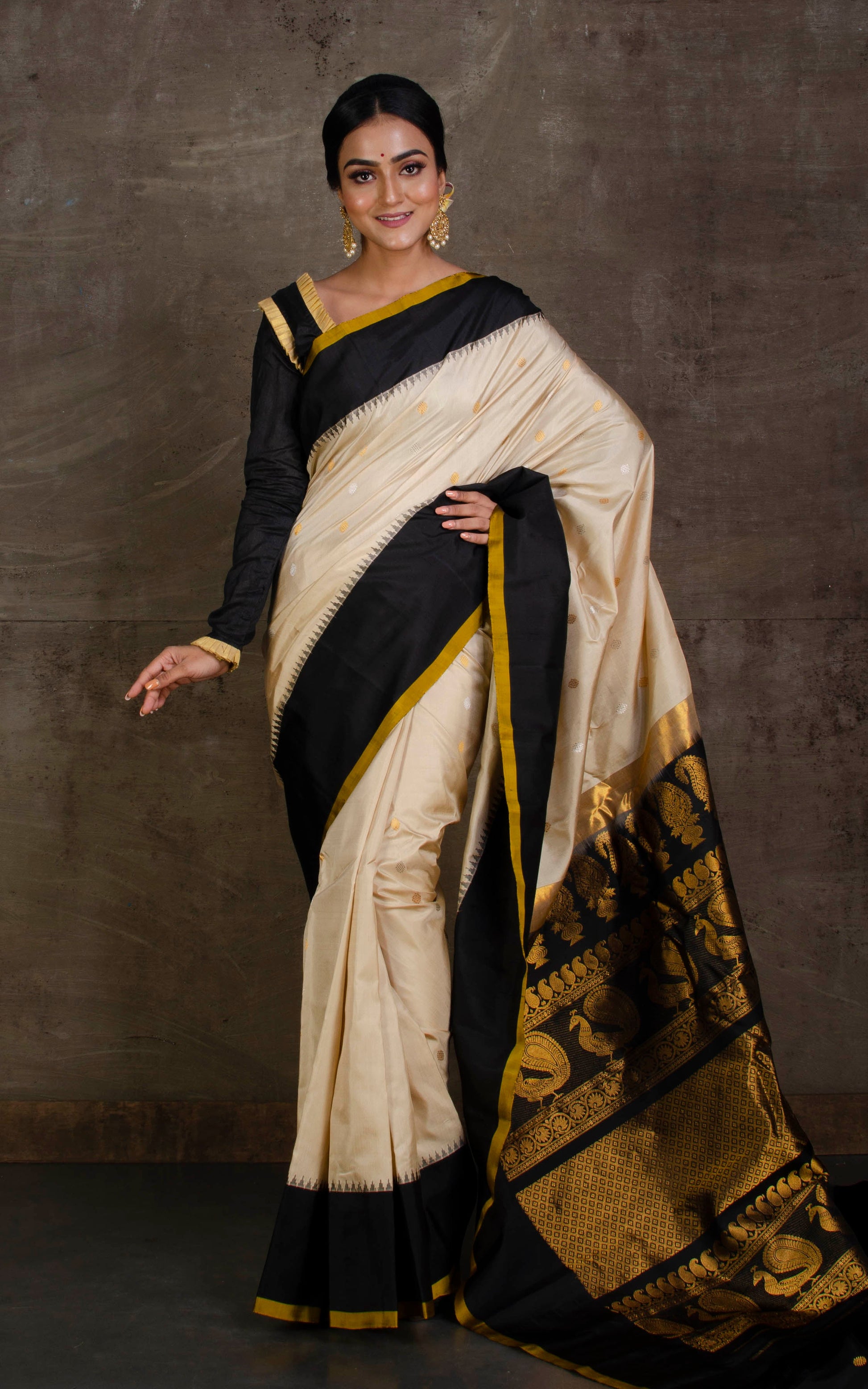 Double Ply Premium Gadwal Silk Saree in Parmesan Cheese, Black and Corn Yellow