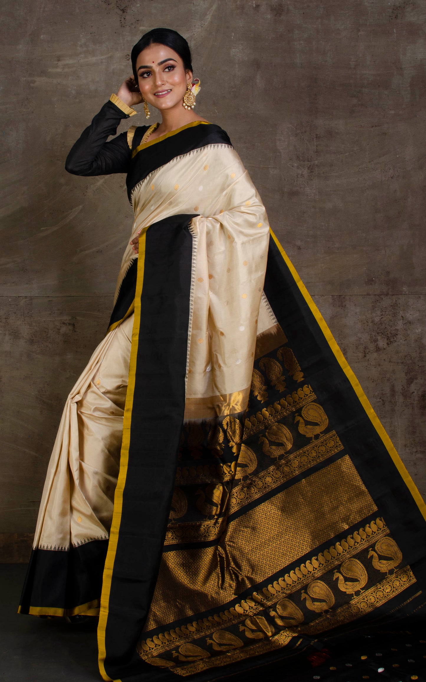 Double Ply Premium Gadwal Silk Saree in Parmesan Cheese, Black and Corn Yellow