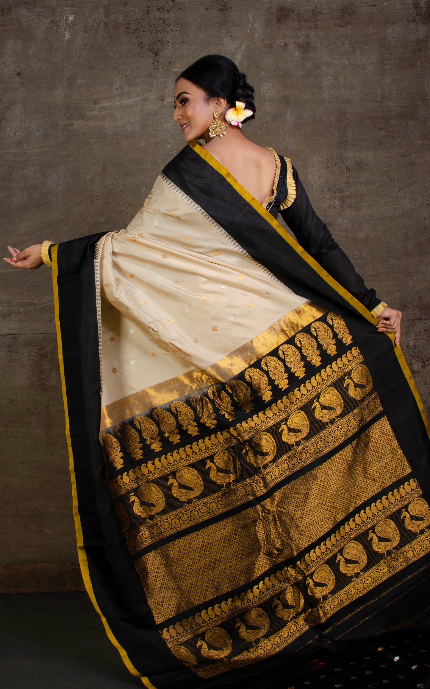 Double Ply Premium Gadwal Silk Saree in Parmesan Cheese, Black and Corn Yellow