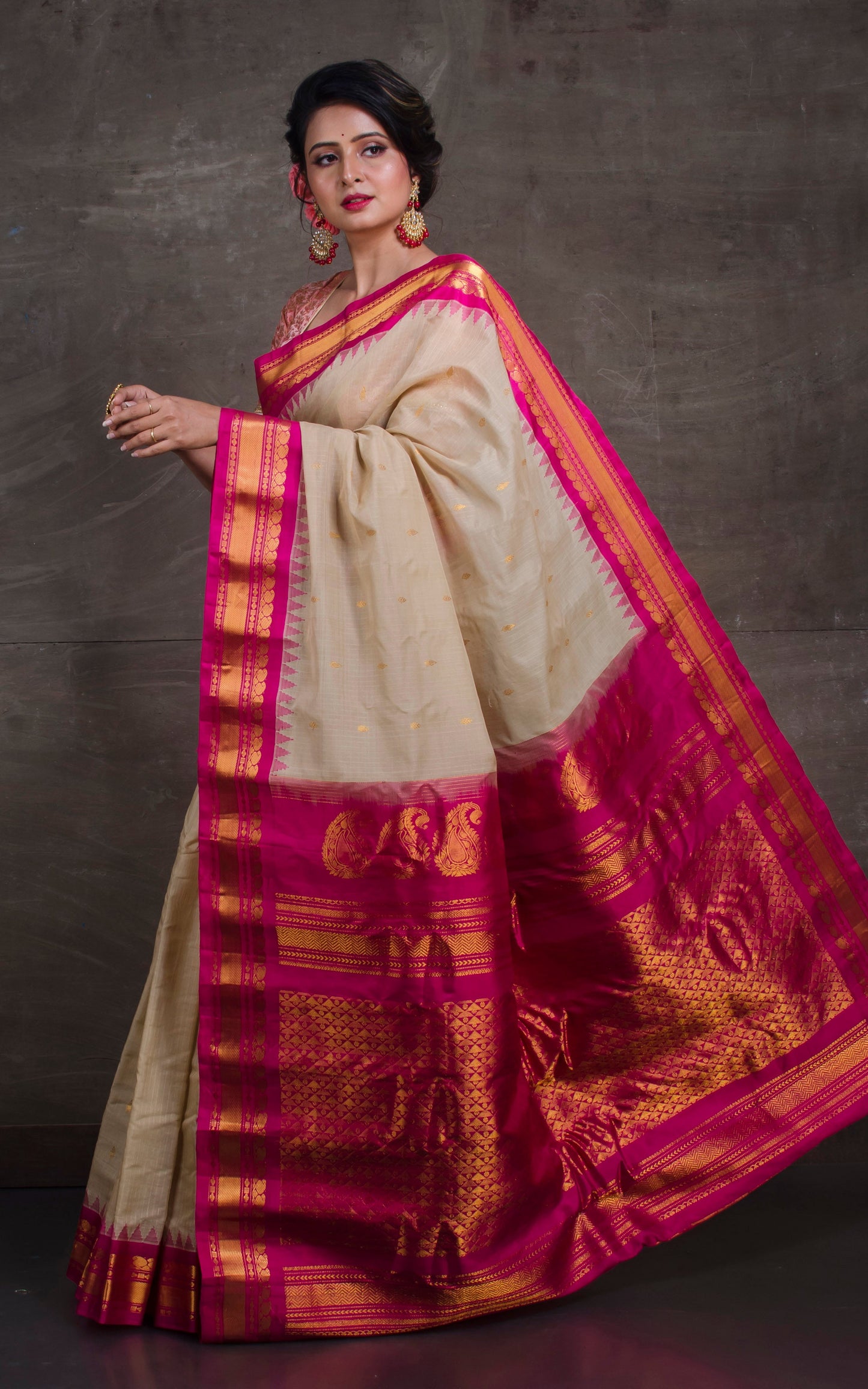 Exclusive Gadwal Seiko Silk Saree in Beige and Hot Pink