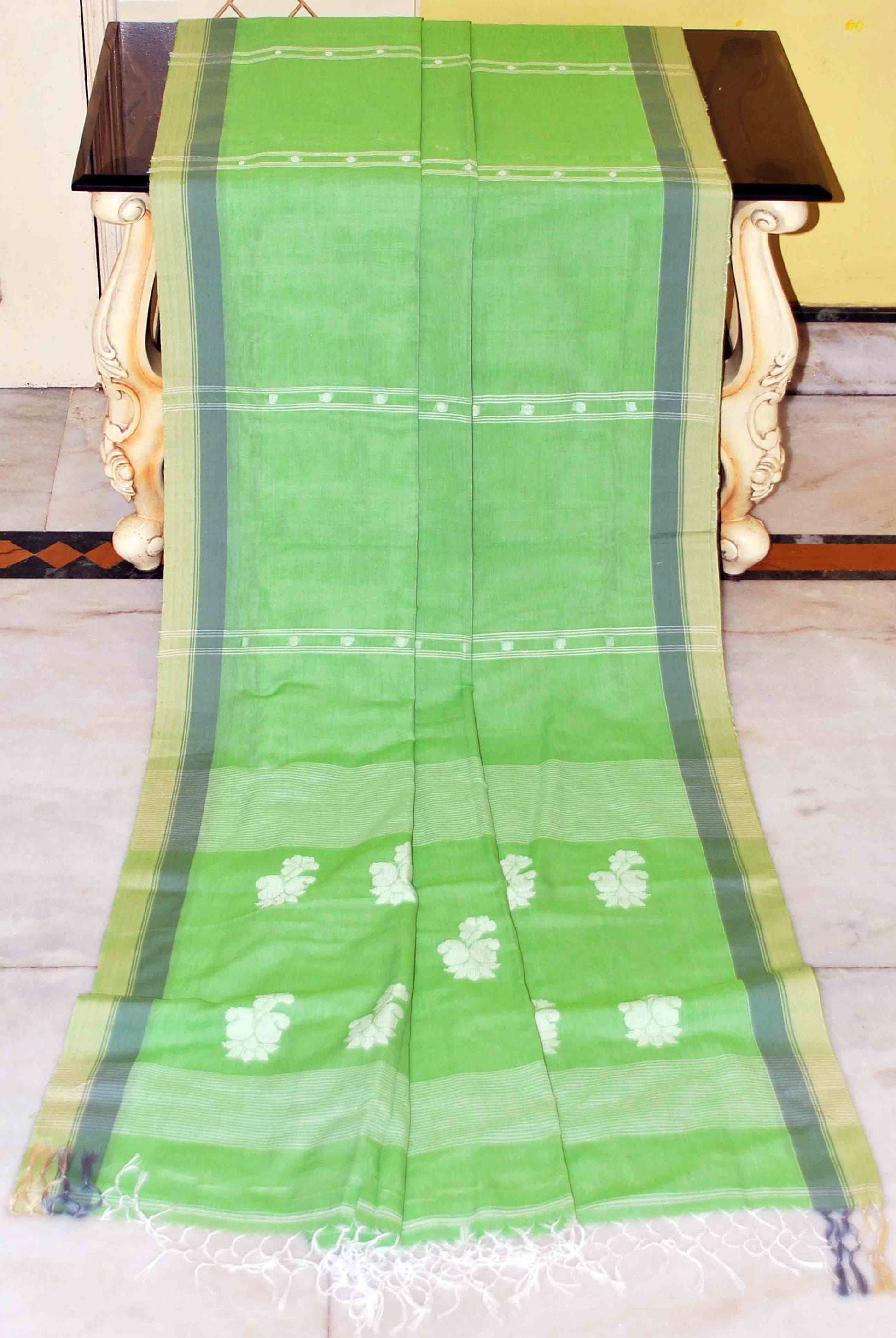 Handwoven Premium Poth Metro Border Soft Cotton Saree in Pastel Green, Off White and Grey