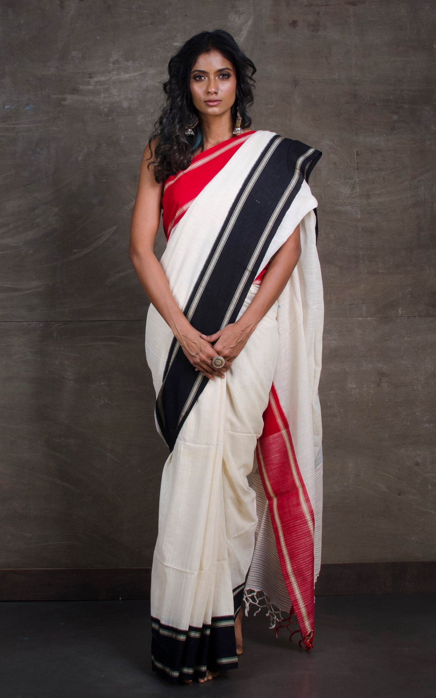 Premium Quality Double Warp Kadiyal Khadi Jamdani Saree in Off white, Black and Red