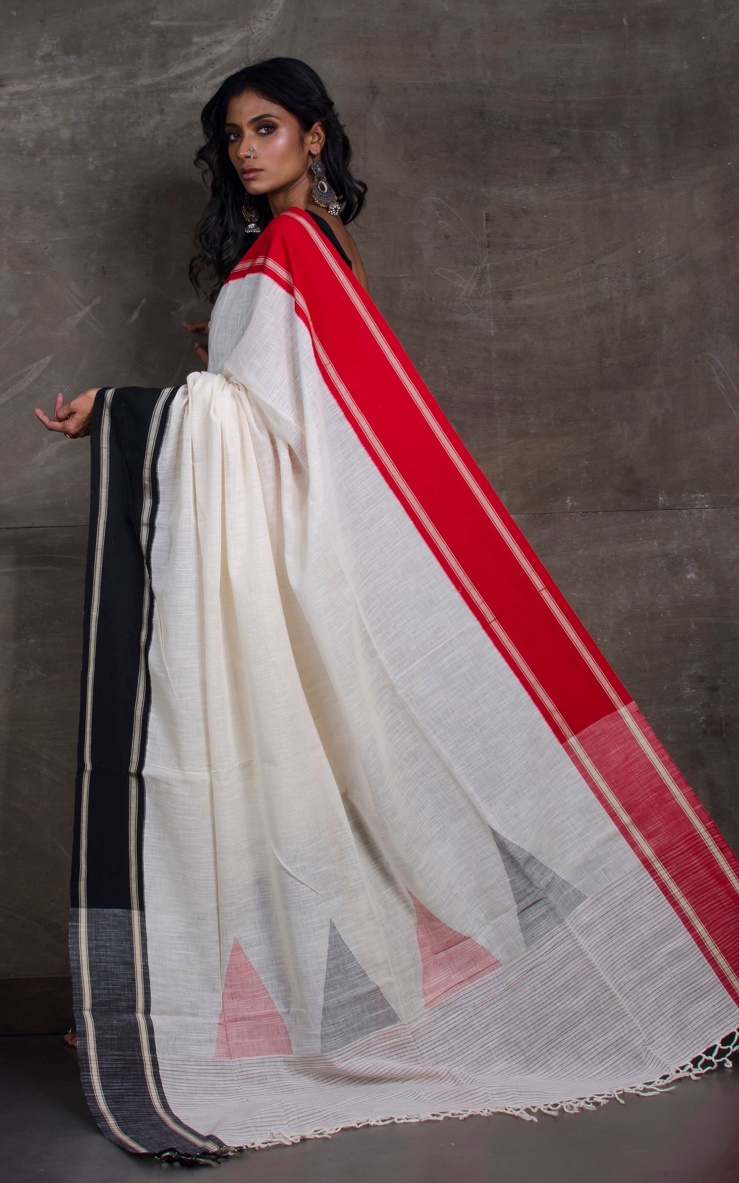 Premium Quality Double Warp Kadiyal Khadi Jamdani Saree in Off white, Black and Red