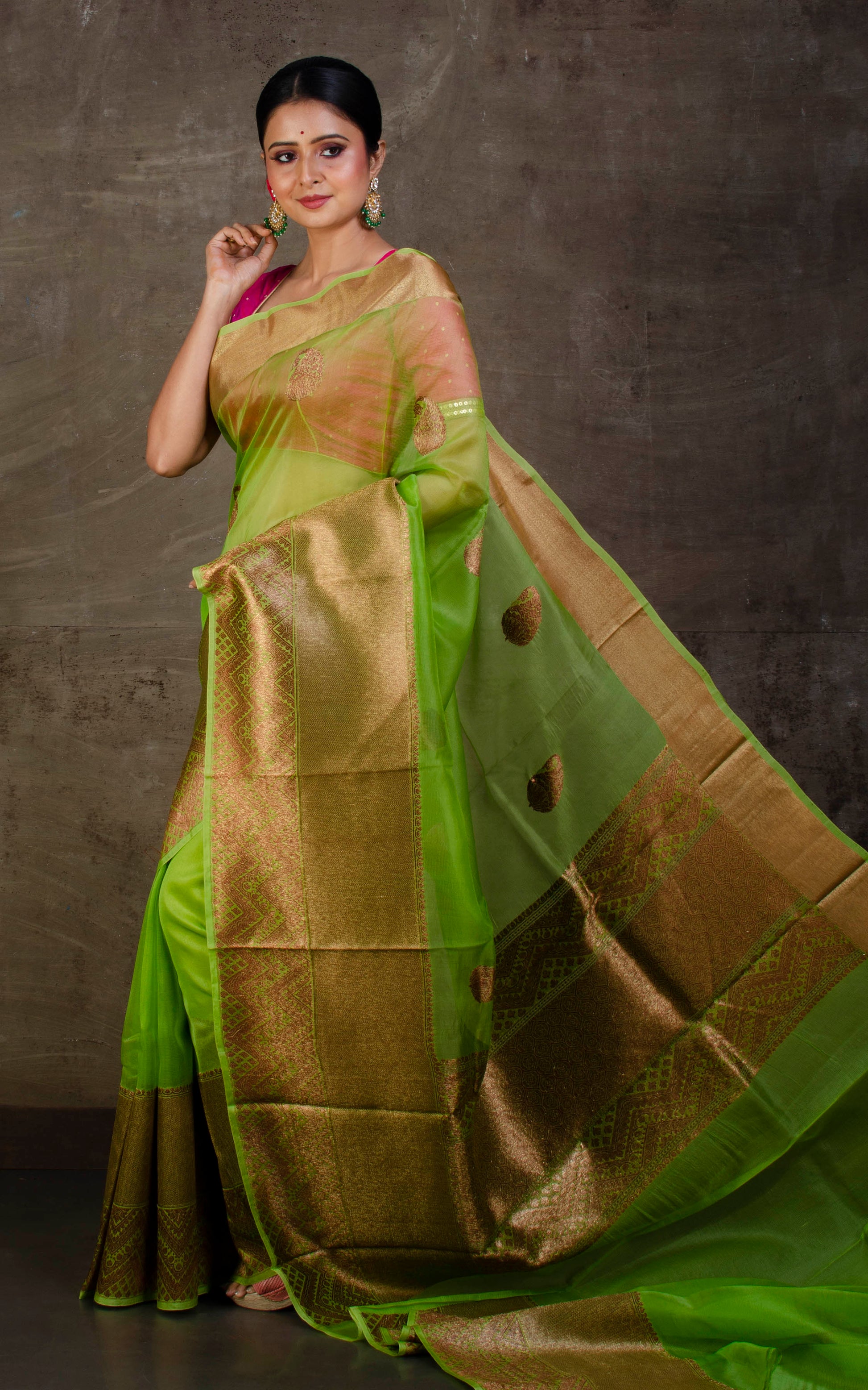 Pure Handloom Kora Silk Banarasi Saree in Leaf Green and Antique Gold