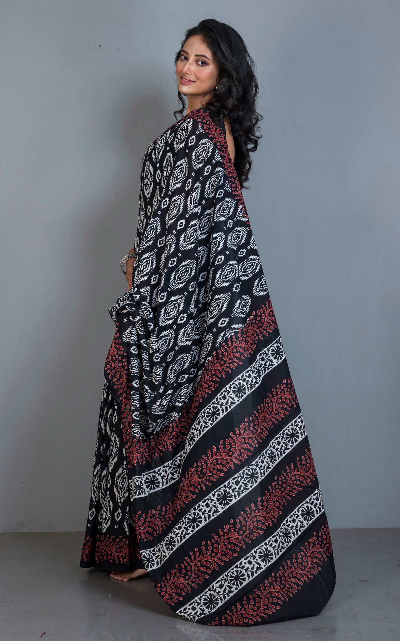 Chunapatti Block Printed Soft Mulmul Pure Cotton Saree in Black, Off White and Brown