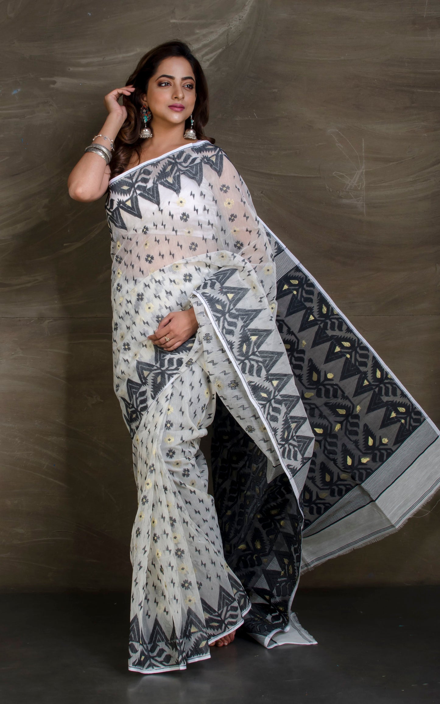 Handwoven Jamdani Saree in White and Black - Bengal Looms India