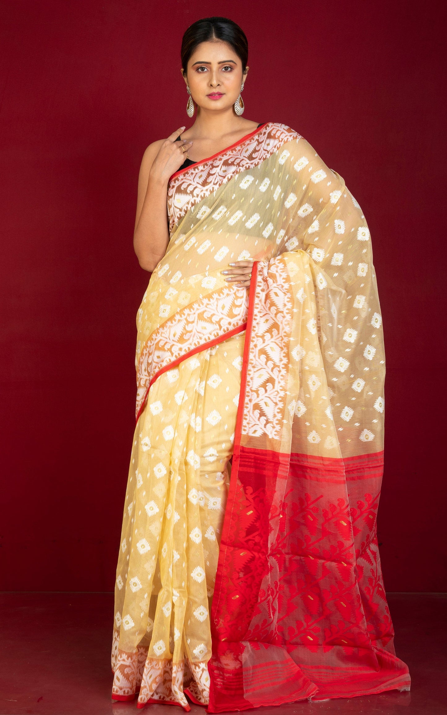 Traditional Cotton Muslin Soft Jamdani Saree in Beige, Off White, Red and Gold