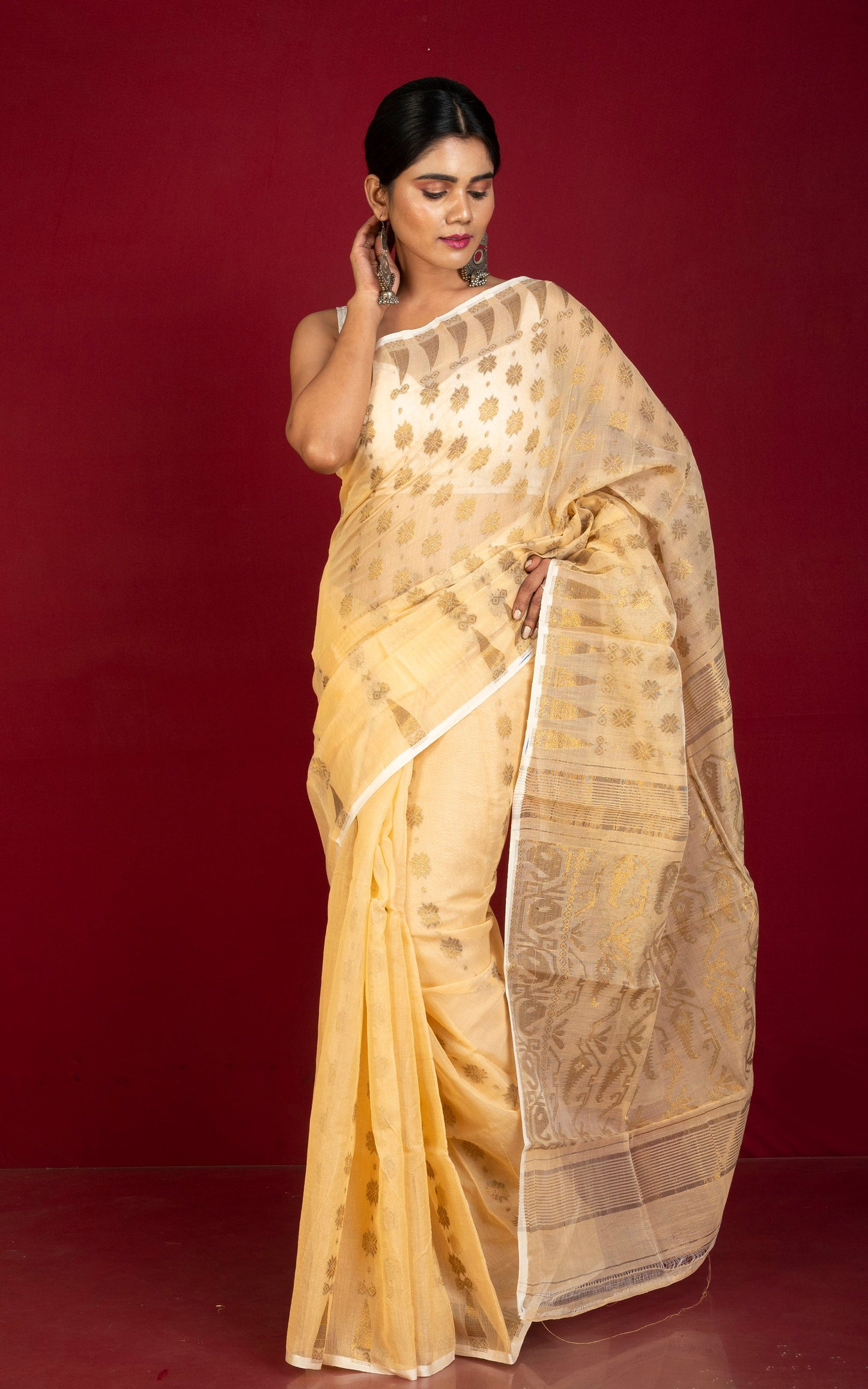 Soft Dhakai Jamdani Saree in Beige, Off White and Antique Gold