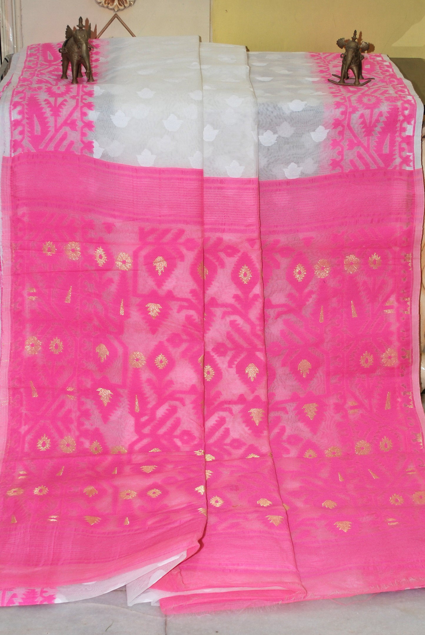 Sholapuri Self Work Contrast Border Cotton Muslin Jamdani Saree in White, Pink and Gold