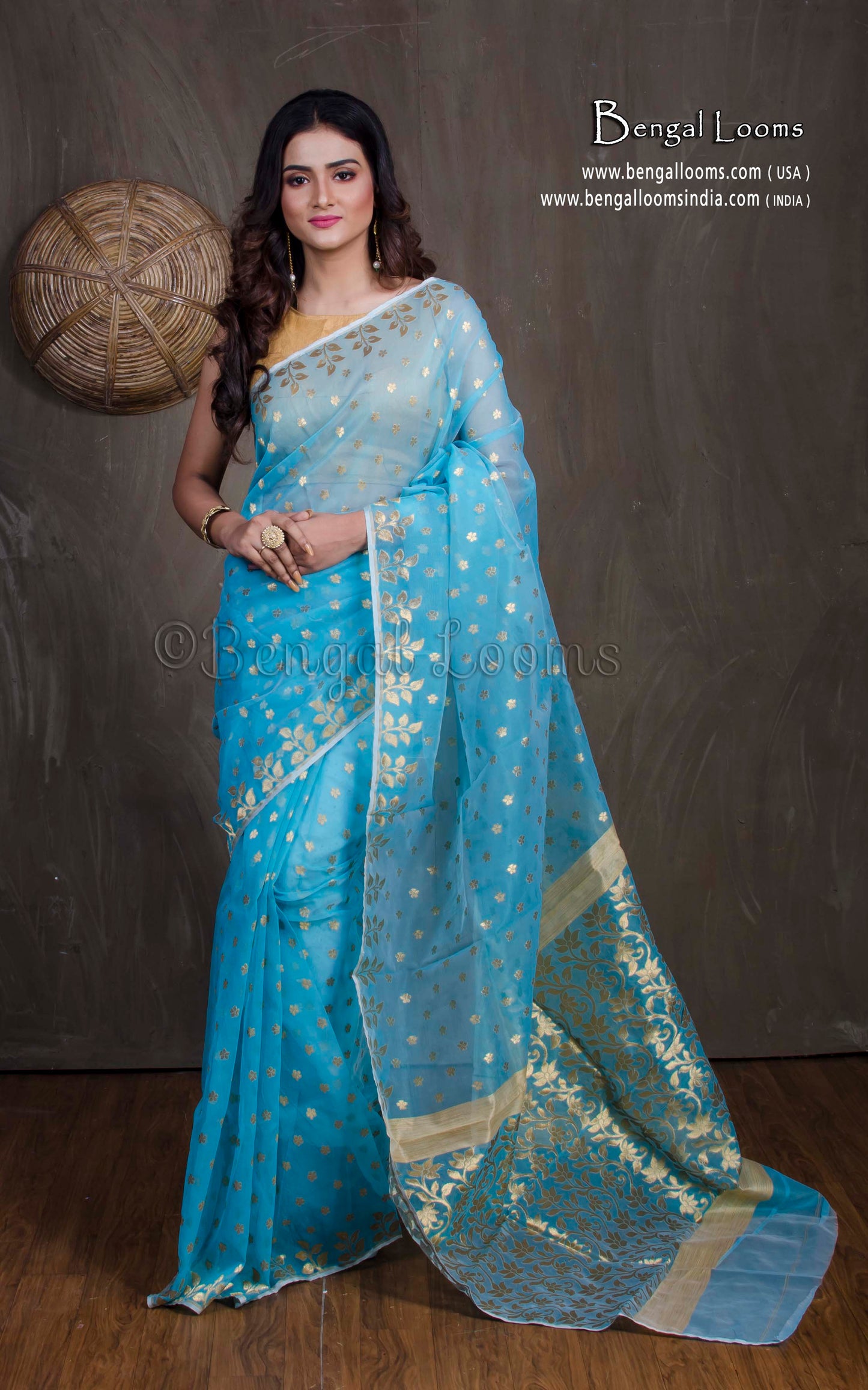 Muslin Jamdani Saree in Sky Blue and Gold - Bengal Looms India