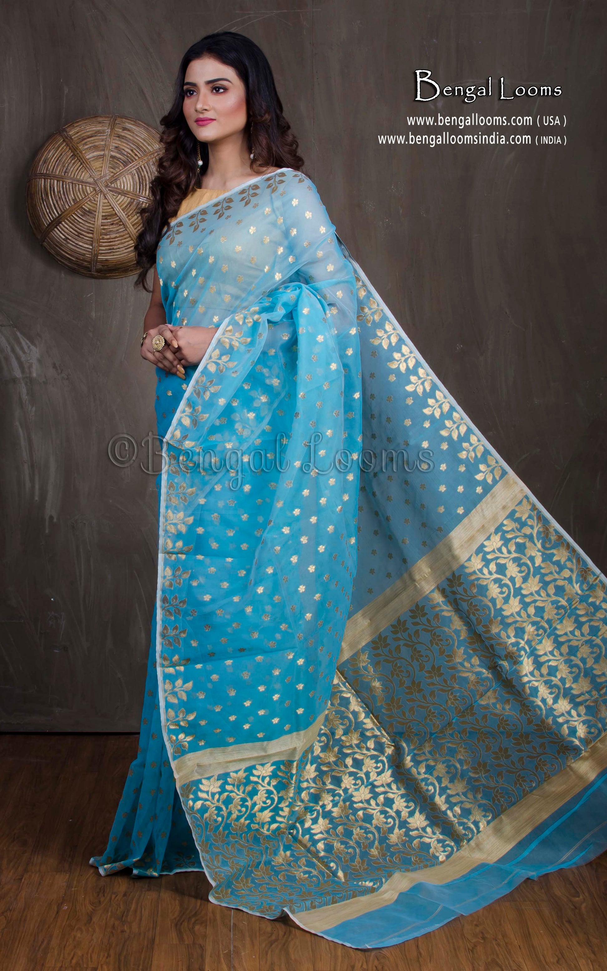 Muslin Jamdani Saree in Sky Blue and Gold - Bengal Looms India