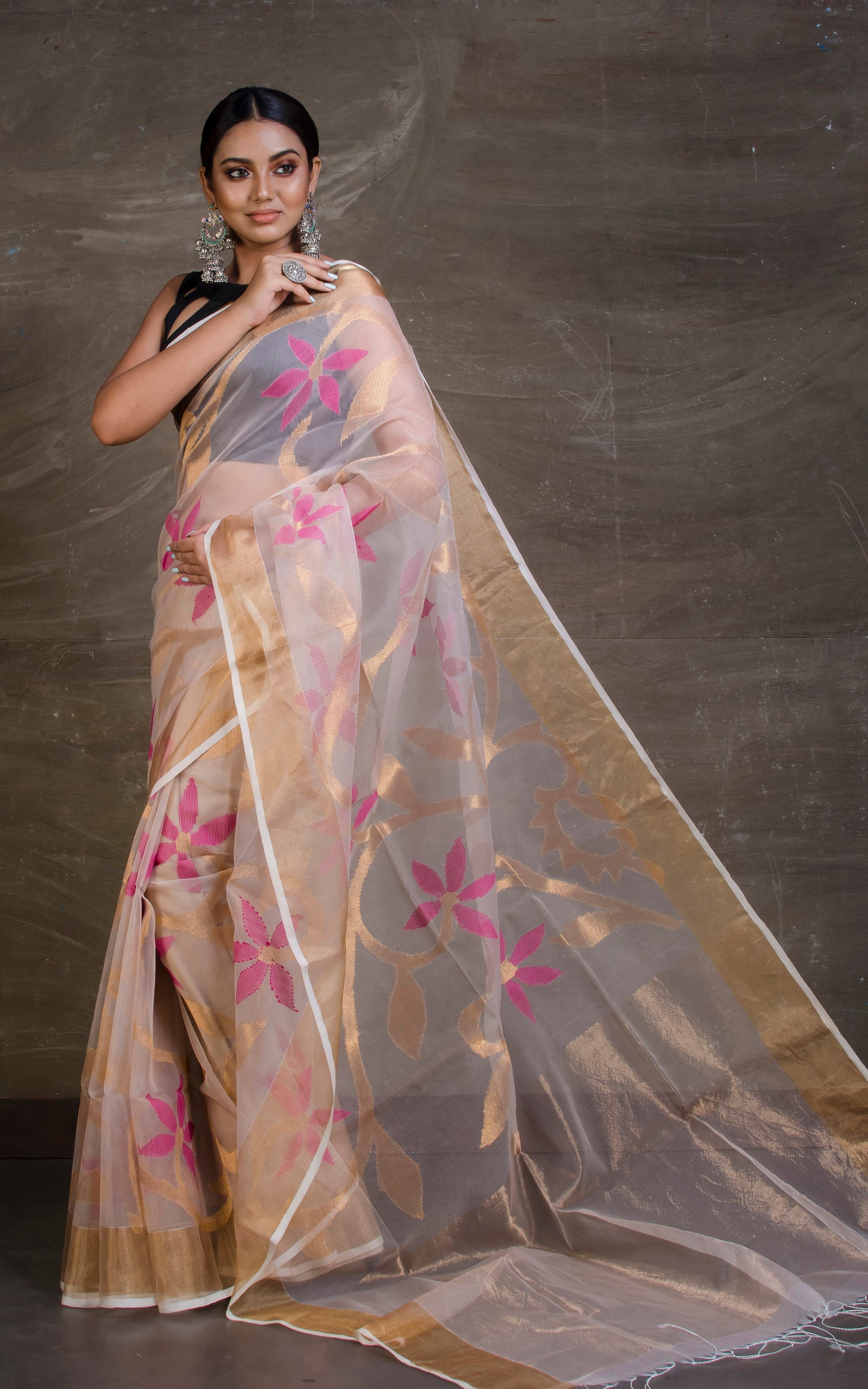 Traditional Soft Muslin Jamdani Saree in Linen White, Gold and Magenta