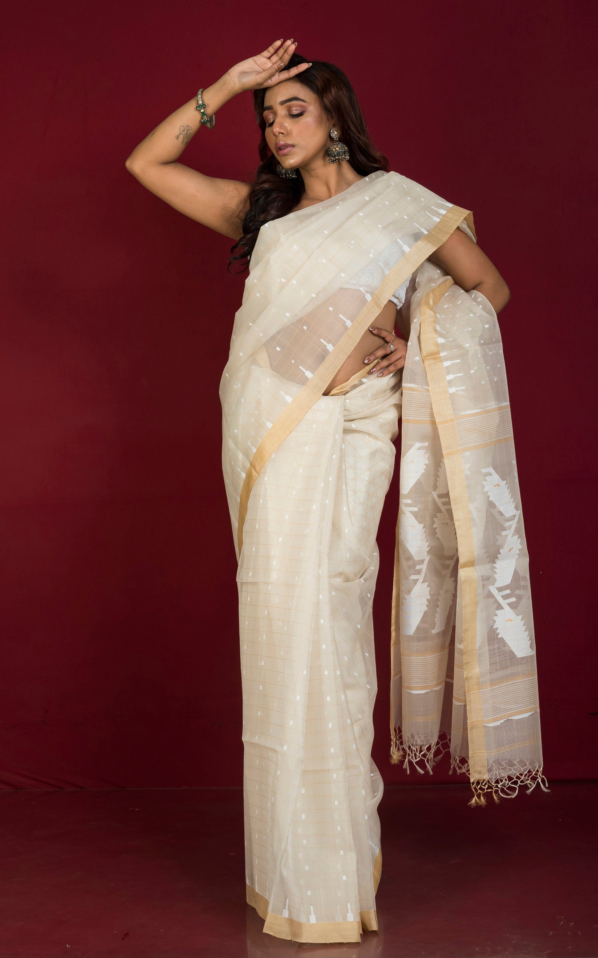 Premium Quality Contrast Checks Muslin Silk Jamdani Saree in Parchment, Off White, with Diffuse Gold color Tussar Silk Selvage