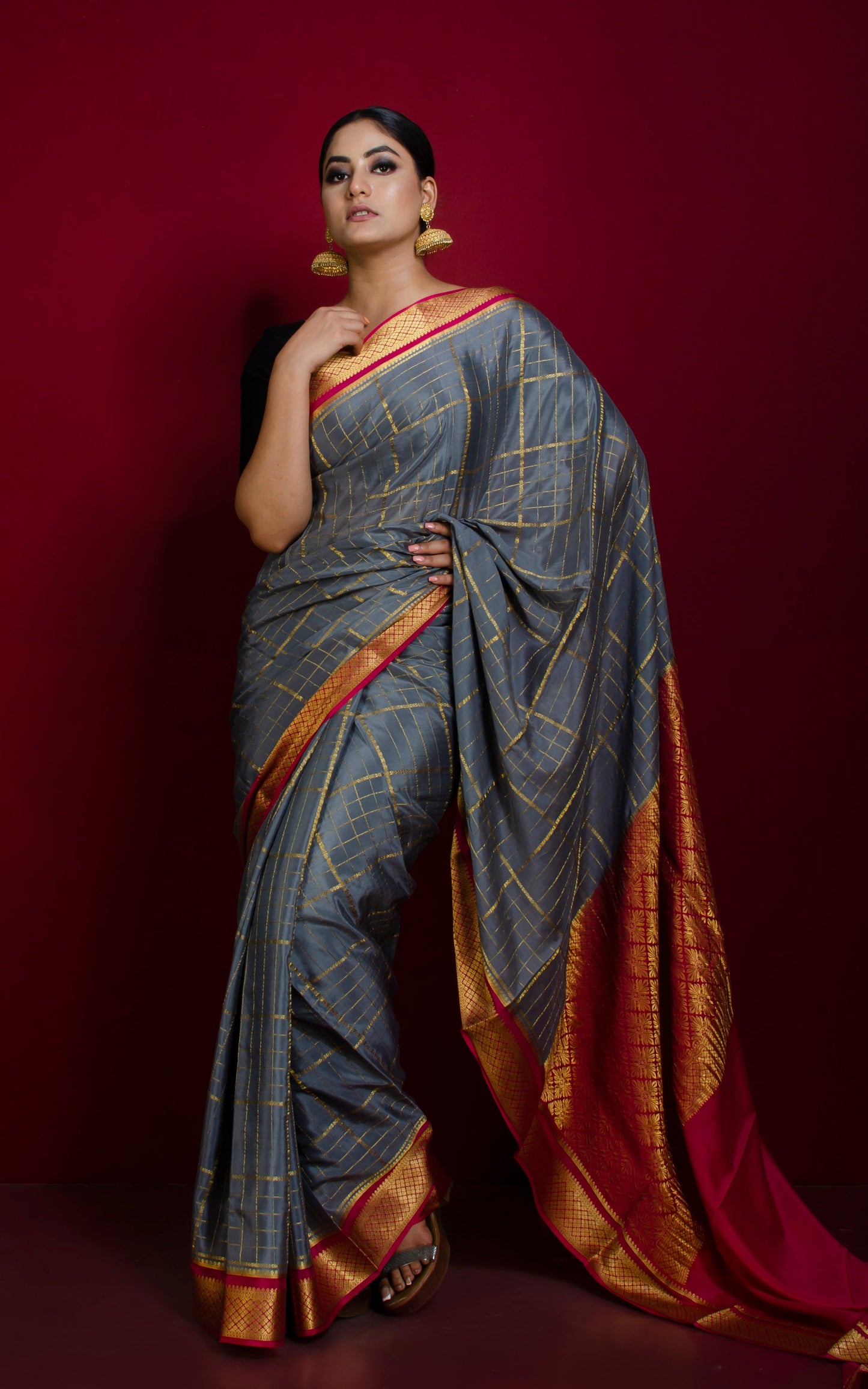 Soft Mysore Crepe Pure Silk Woven Checks In Checks Saree in Slate Grey, Maroon and Gold