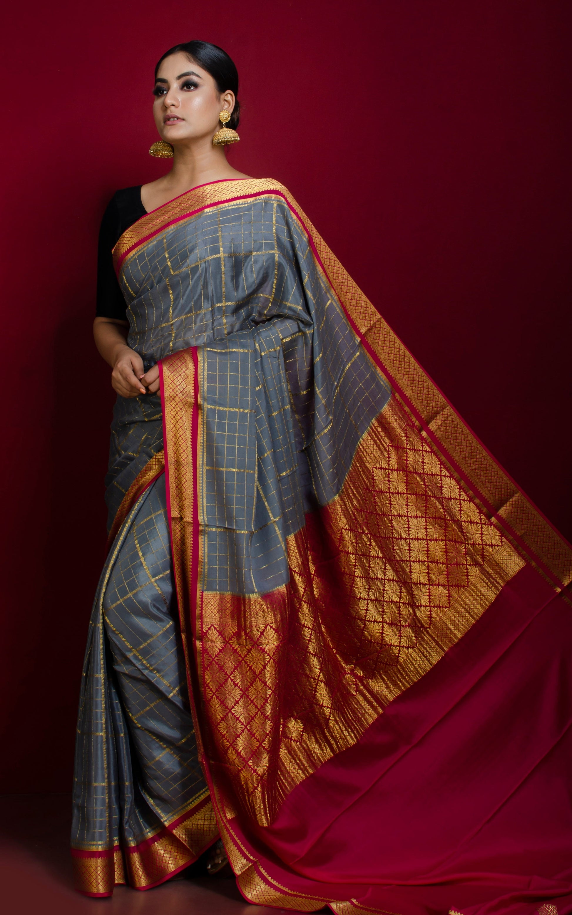 Soft Mysore Crepe Pure Silk Woven Checks In Checks Saree in Slate Grey, Maroon and Gold