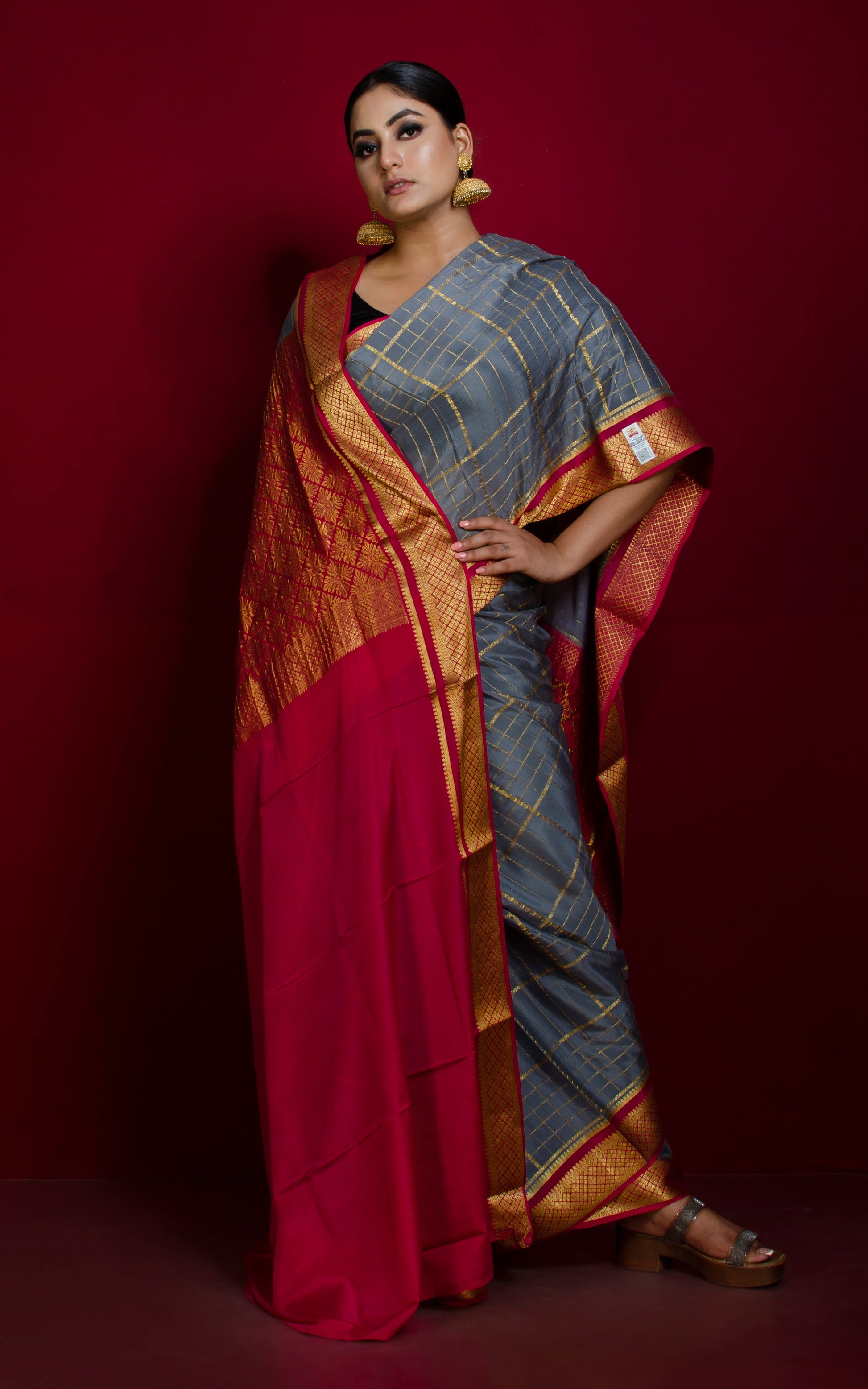 Soft Mysore Crepe Pure Silk Woven Checks In Checks Saree in Slate Grey, Maroon and Gold