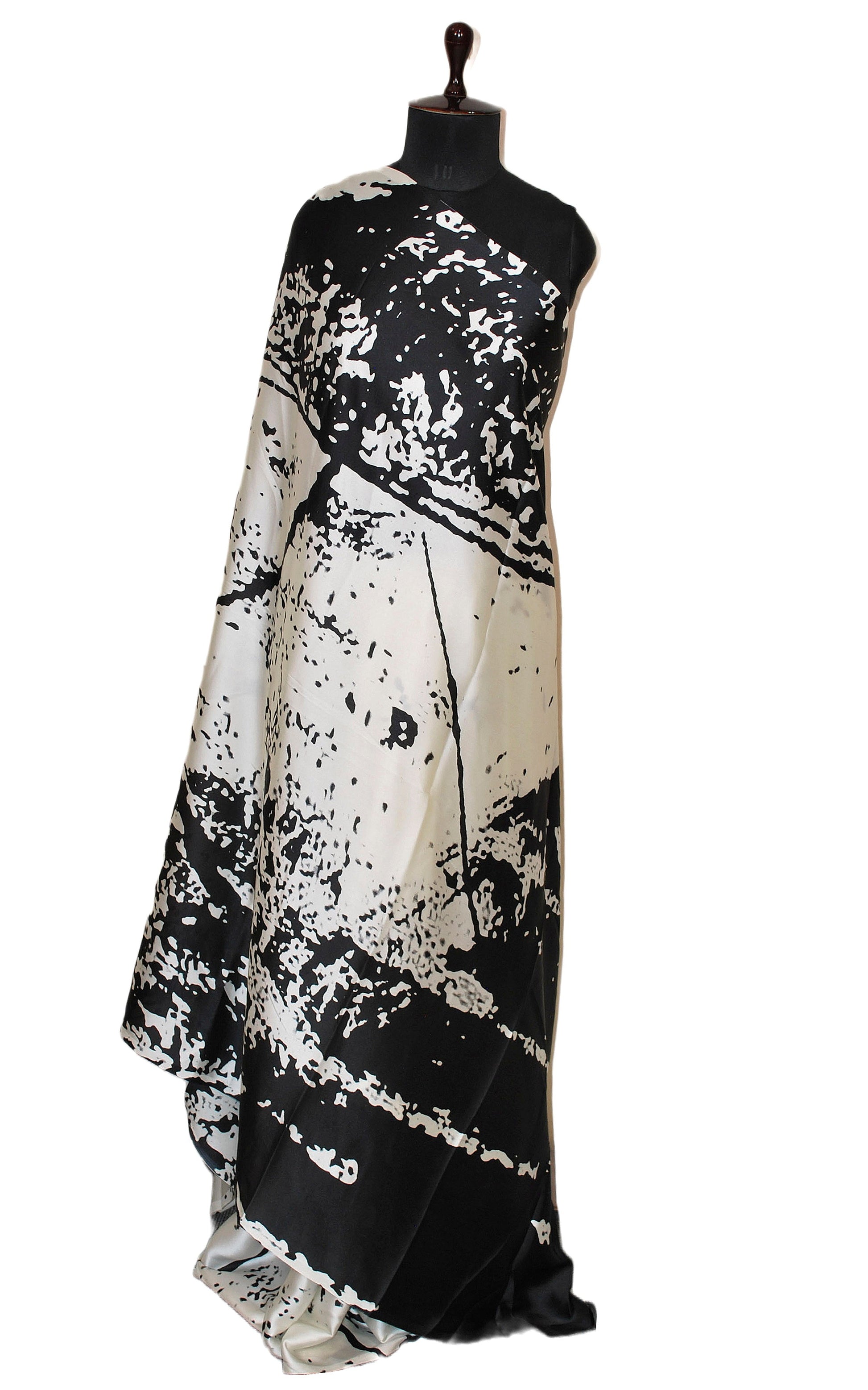 Printed Soft Crepe Silk Saree in Floral White and Black in Abstract Prints