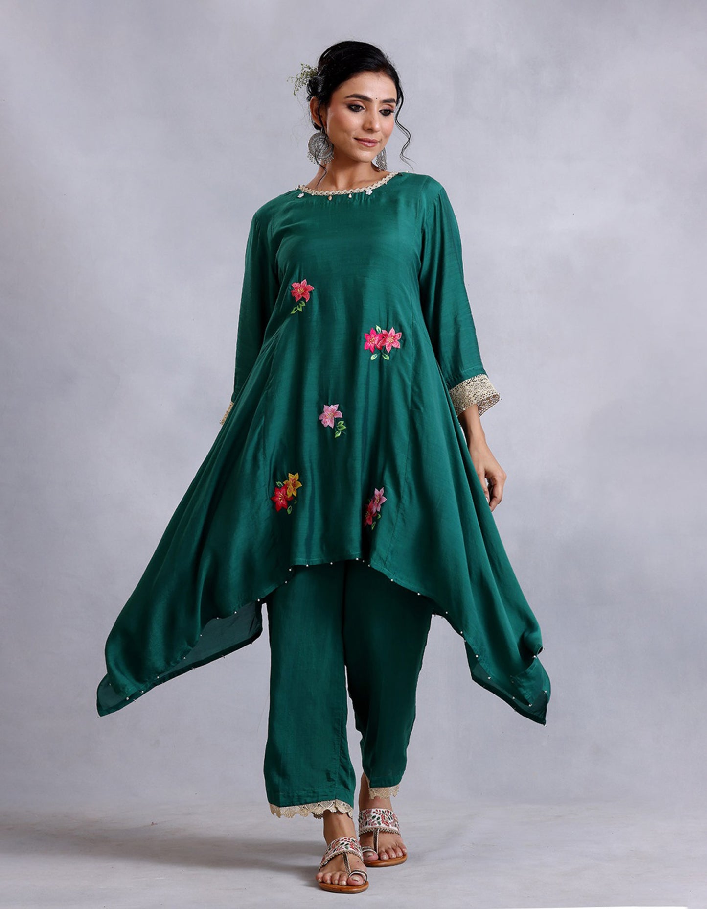 Emerald Green embroidered Cotton Silk Sunehri kurta set