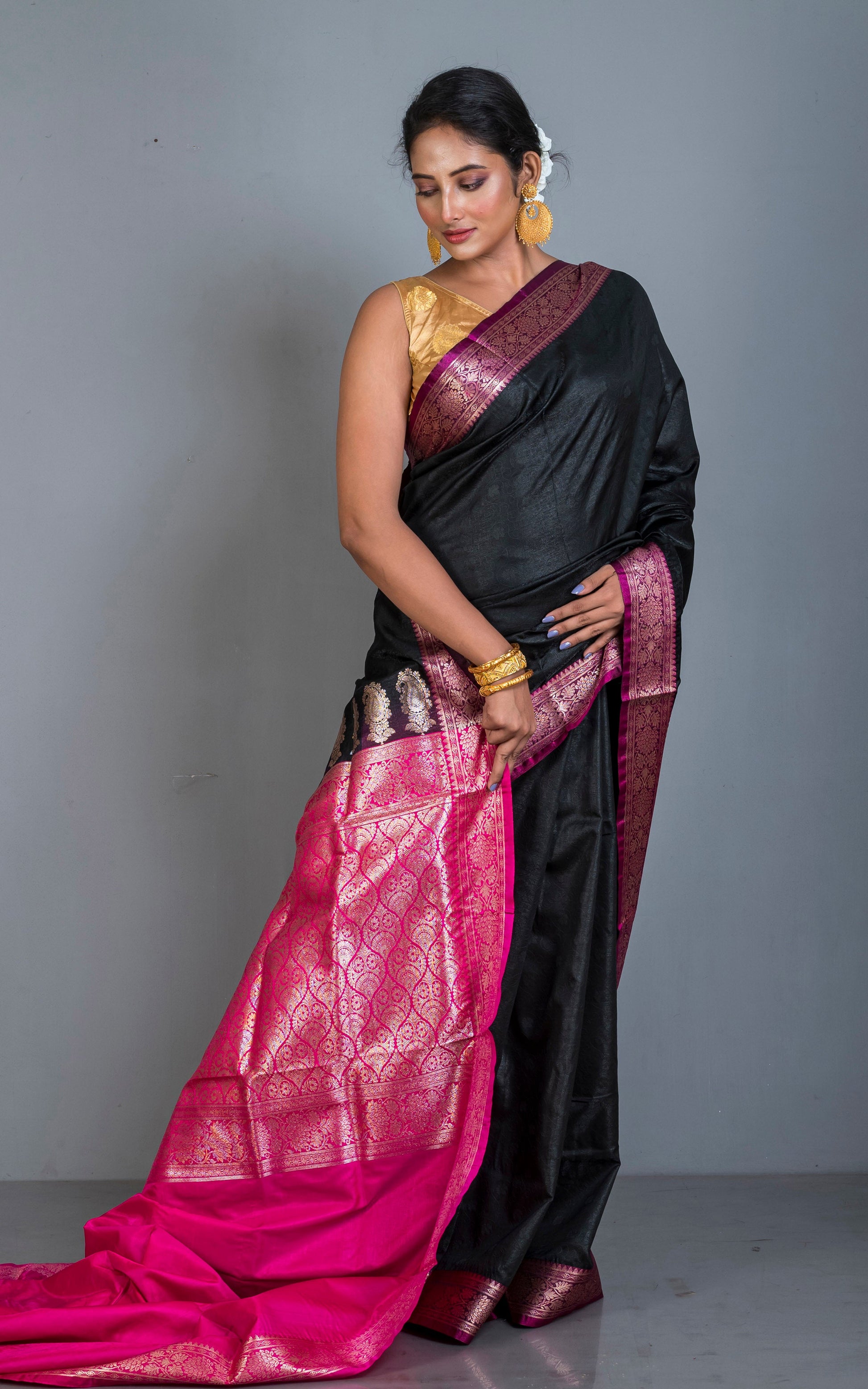 Traditional Self Nakshi Emboss Work Blended Silk Gadwal Saree with Rich Pallu in Black, Magenta and Antique Golden