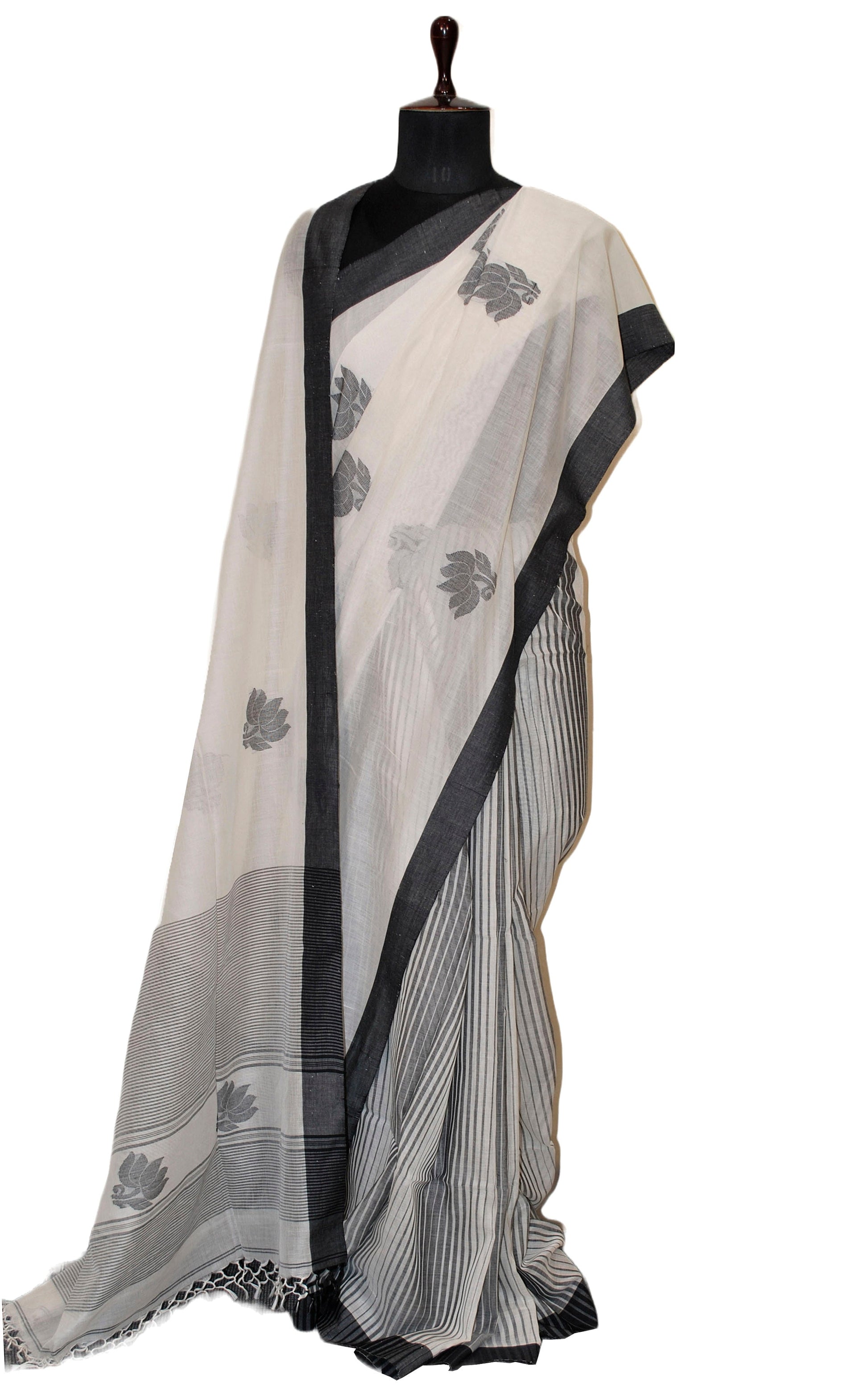 Handwoven Poth Border Soft Cotton Saree in Off White, Garage Mix White and Black