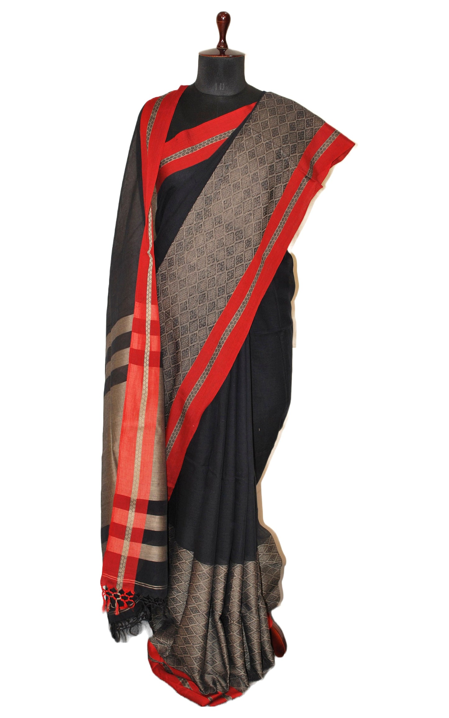 Half Tanchui Thraed Work Pure Soft Cotton Saree in Black, Red and Beige