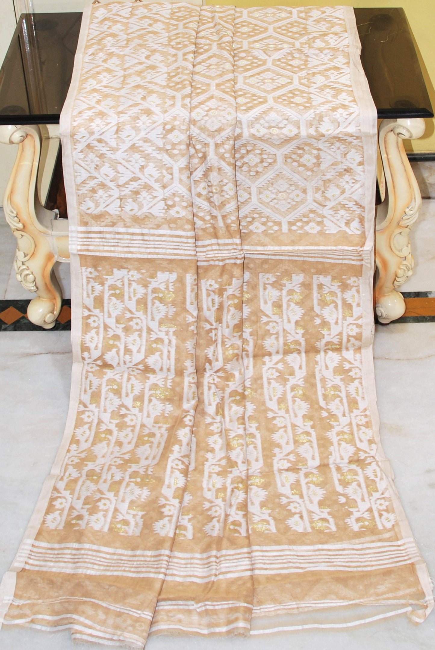 Traditional Cotton Muslin Soft Jamdani Saree in Beige, Off White and Gold