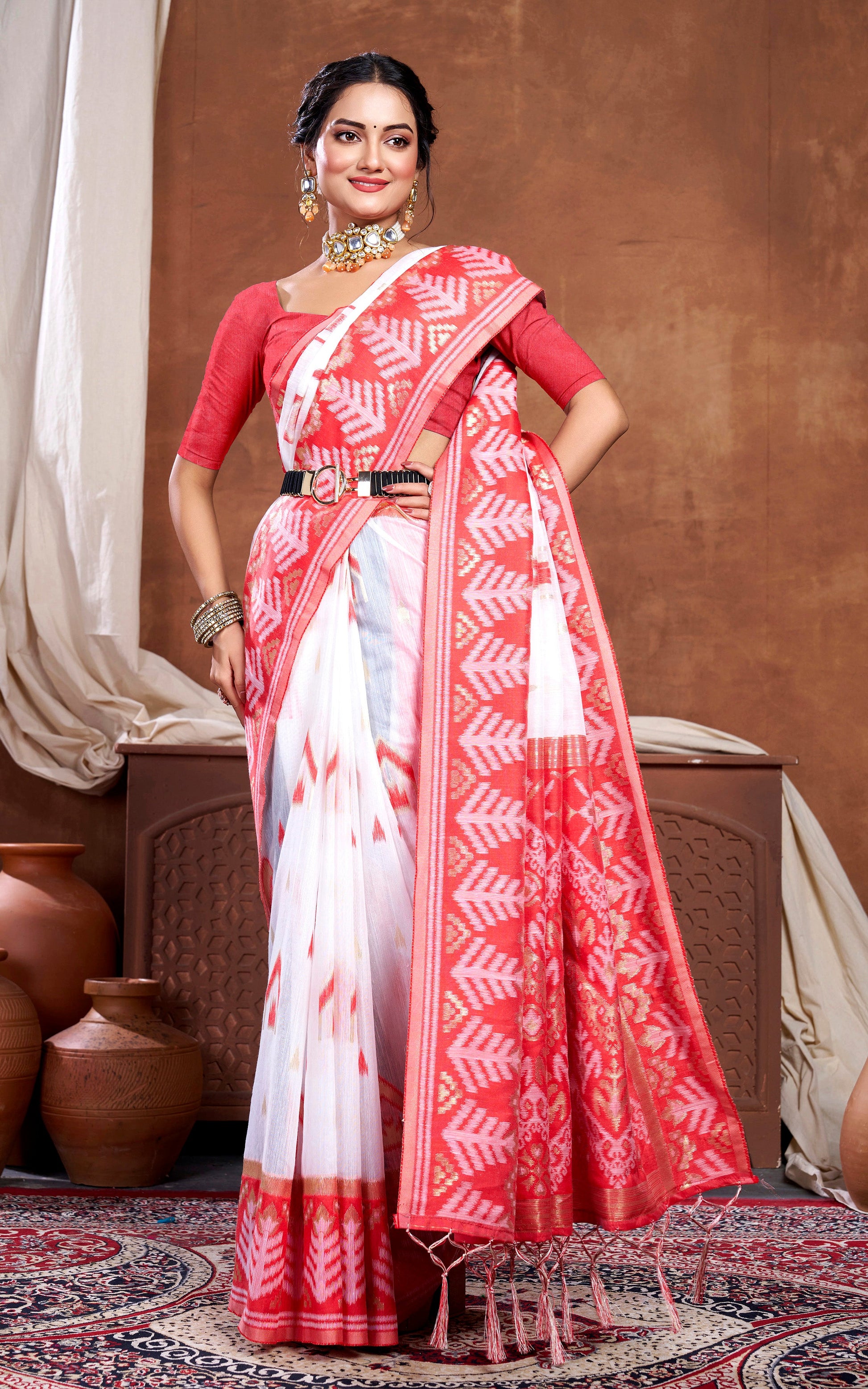 Traditional Skirt Nakshi Work Soft Jamdani Saree in Off White, Bright Red and Golden