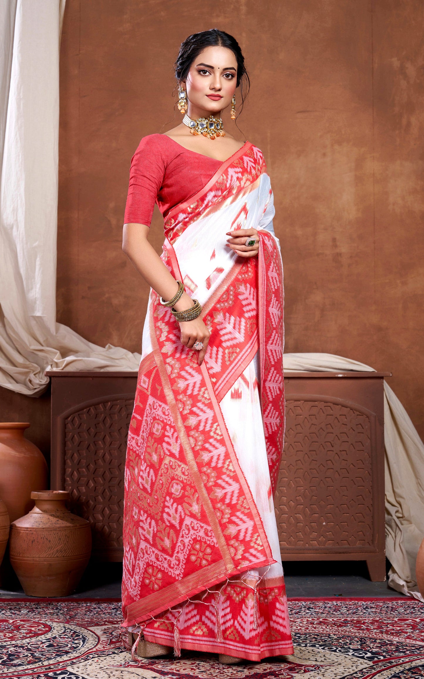 Traditional Skirt Nakshi Work Soft Jamdani Saree in Off White, Bright Red and Golden