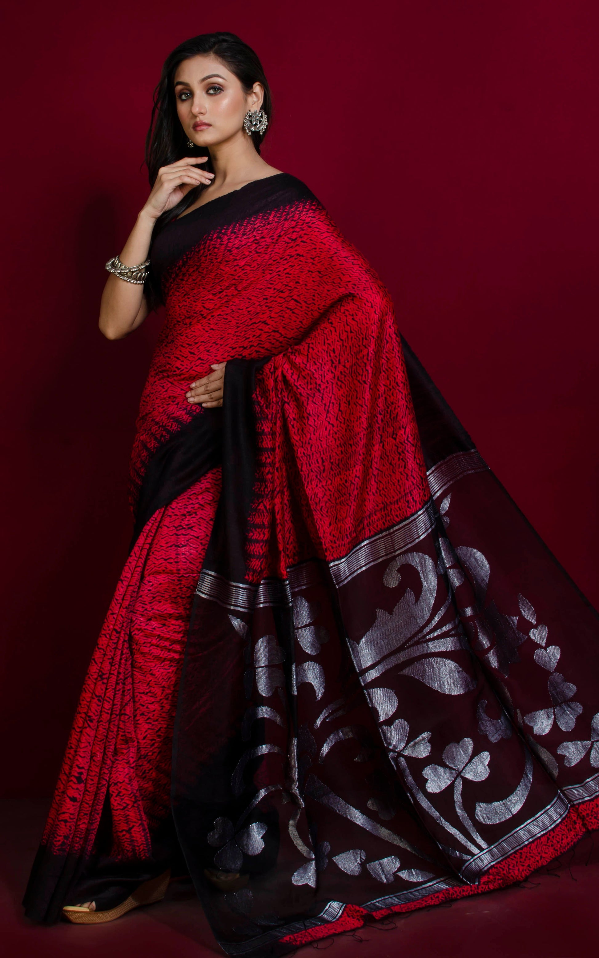 Pure Handloom Matka Shibori Jamdani Saree in Red and Black