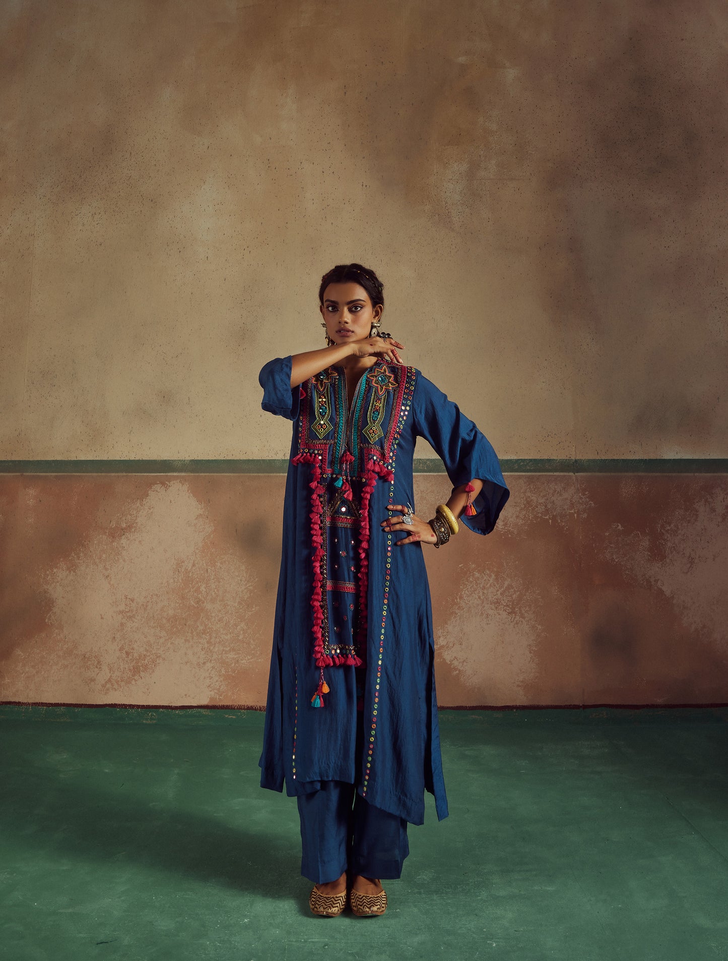 blue embroidered jhola kurta set Rang